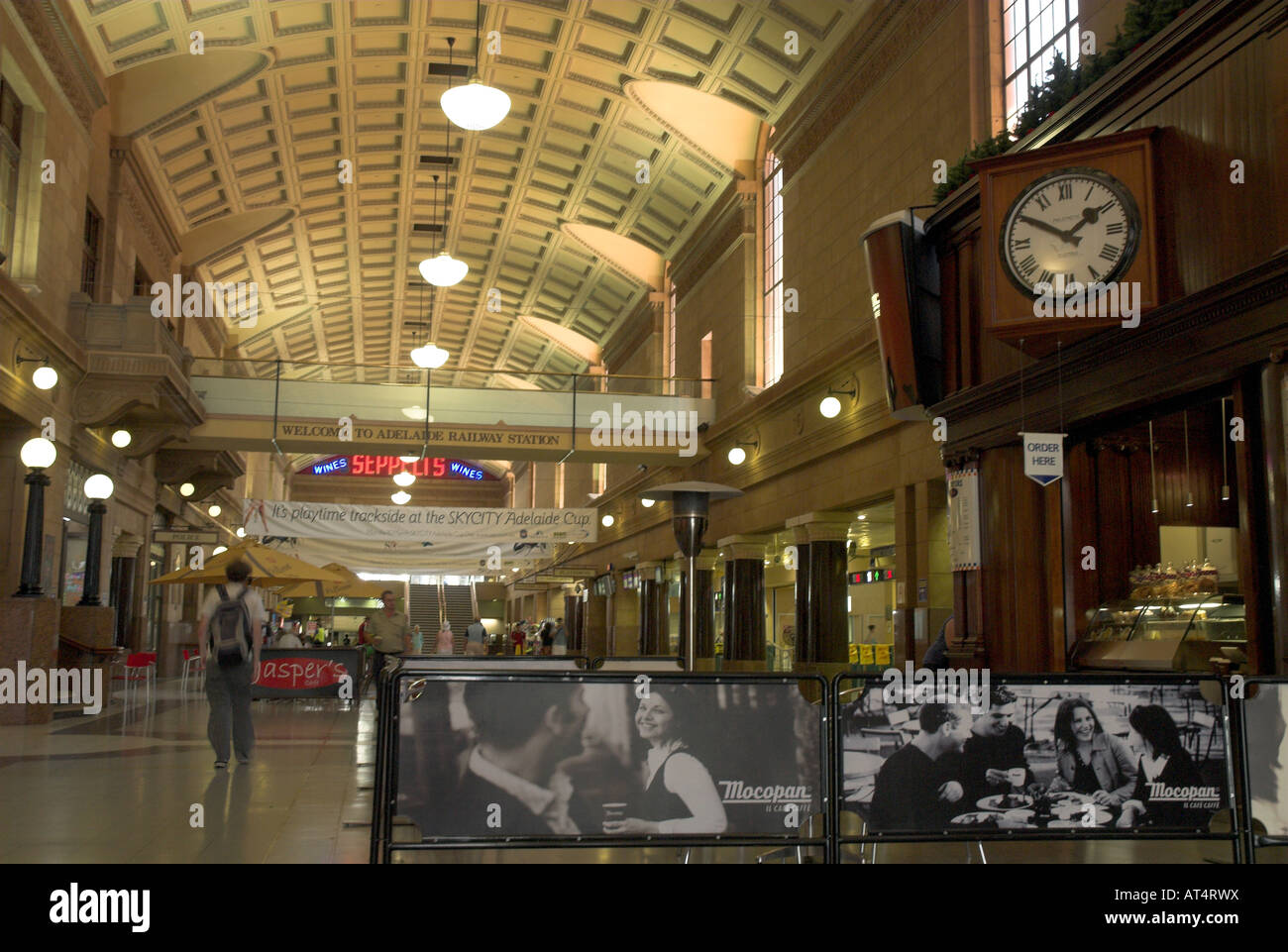 Innenraum des Bahnhofs Adelaide, Südaustralien Stockfoto