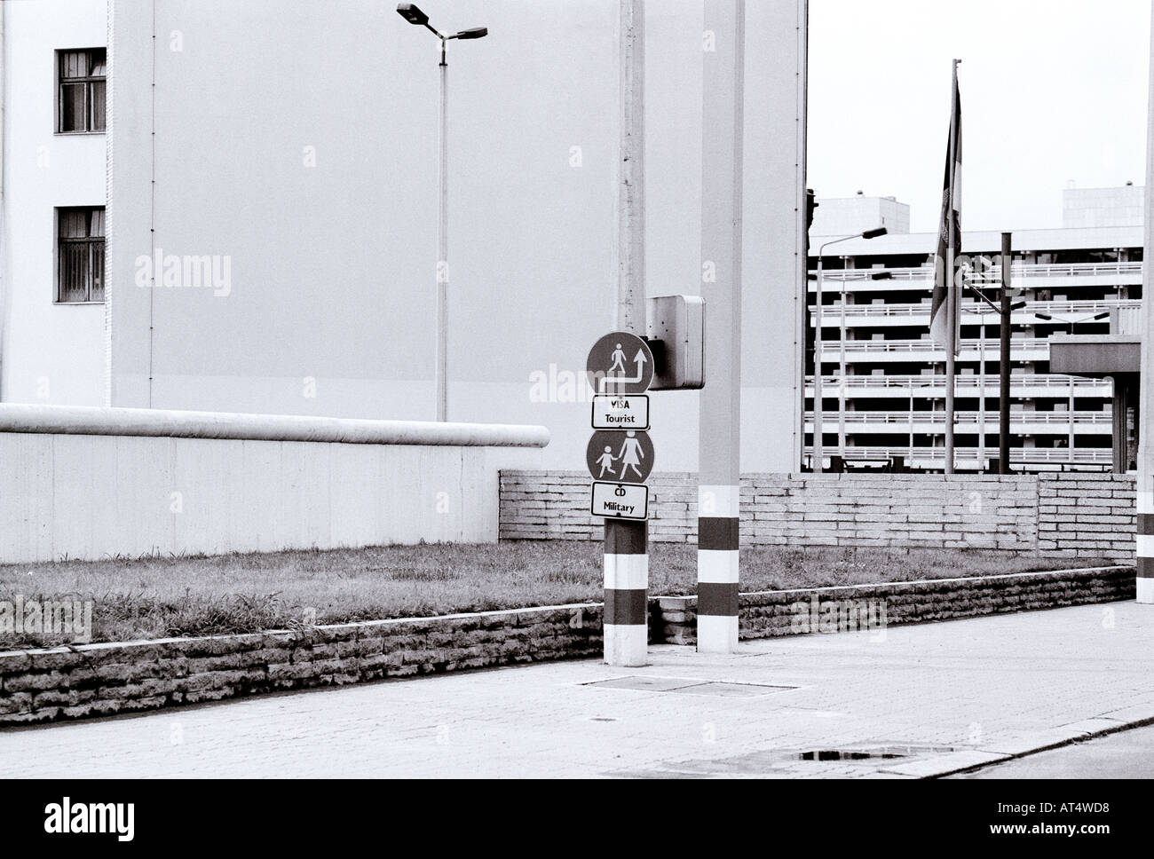 Checkpoint Charlie amerikanischen Sektor während des Kalten Krieges in West-Berlin in Deutschland in Europa. Geschichte historische Reportage Kultur City Reisen Stockfoto