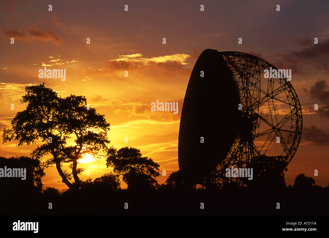 Der riesige Mk 1 Radio Teleskop Jodrell Bank, in der Nähe von Holmes Chapel, Cheshire, England, UK Stockfoto