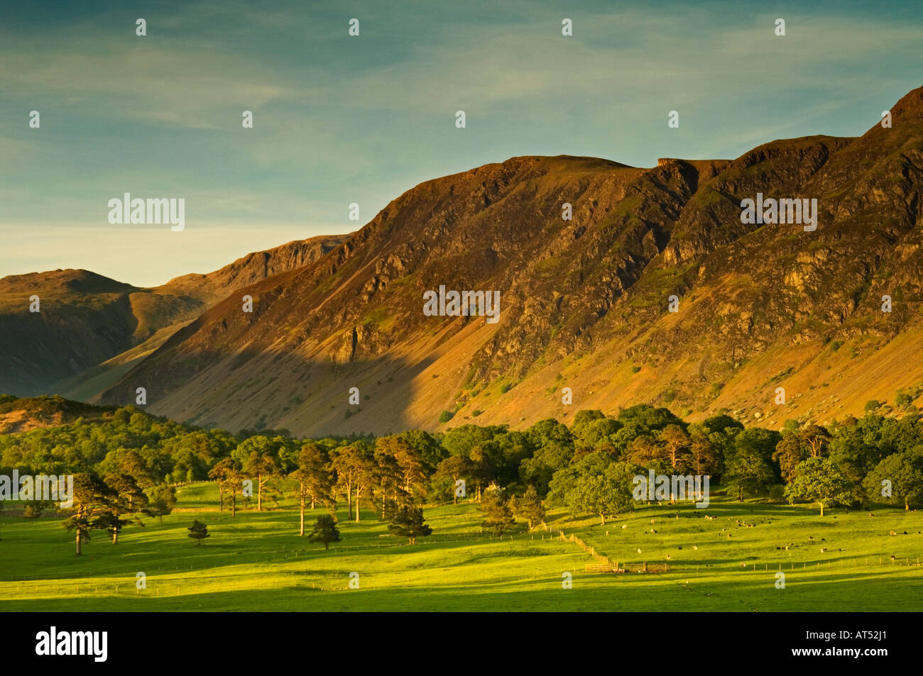 Abendlicht auf Geröllhalden aus Nether Wasdale, in der Nähe von Wastwater, Seenplatte, Cumbria Stockfoto