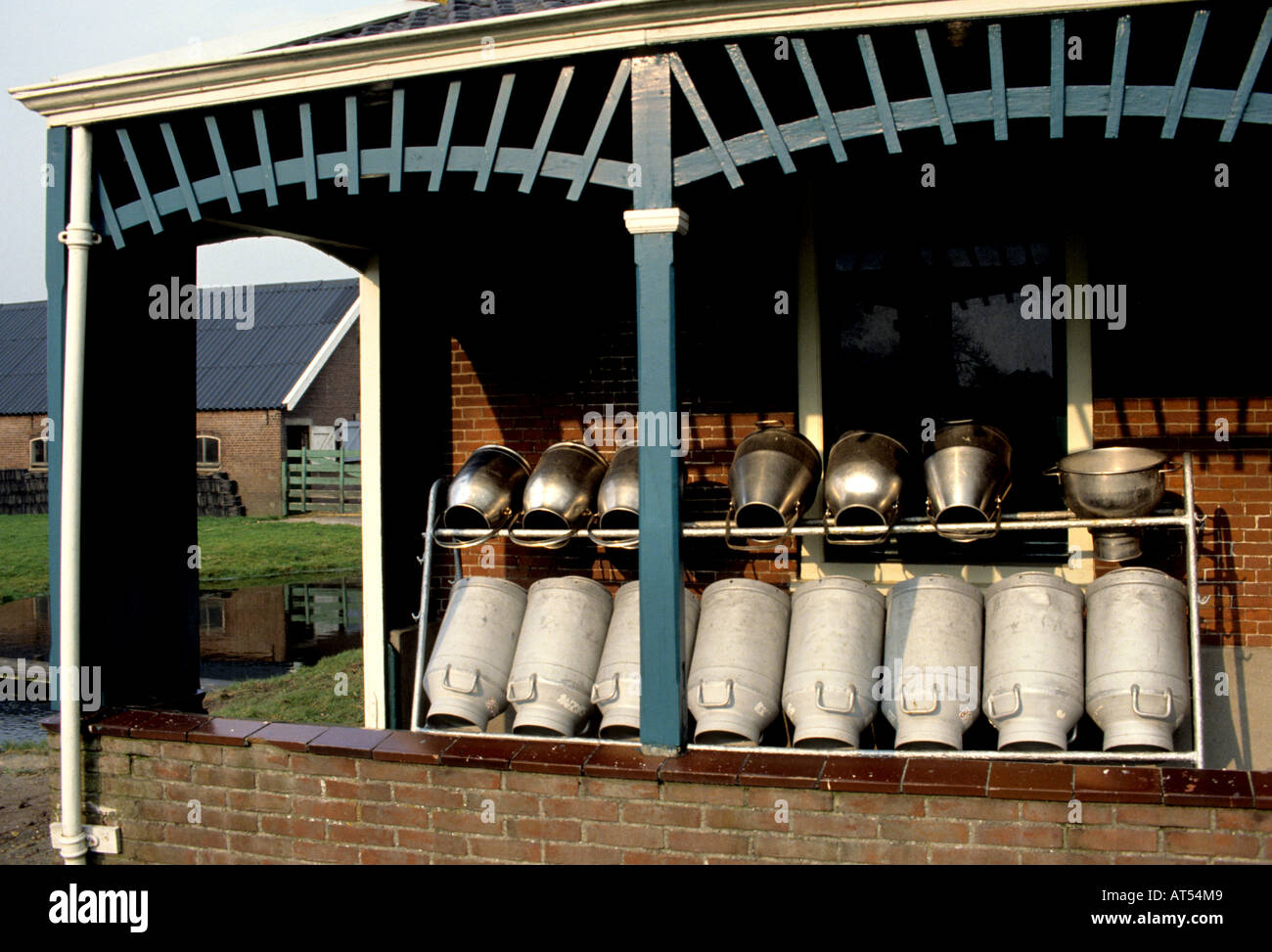 Koudekerk Südholland Milchkanne kann Kannen Dosen Milchviehbetrieb Stockfoto