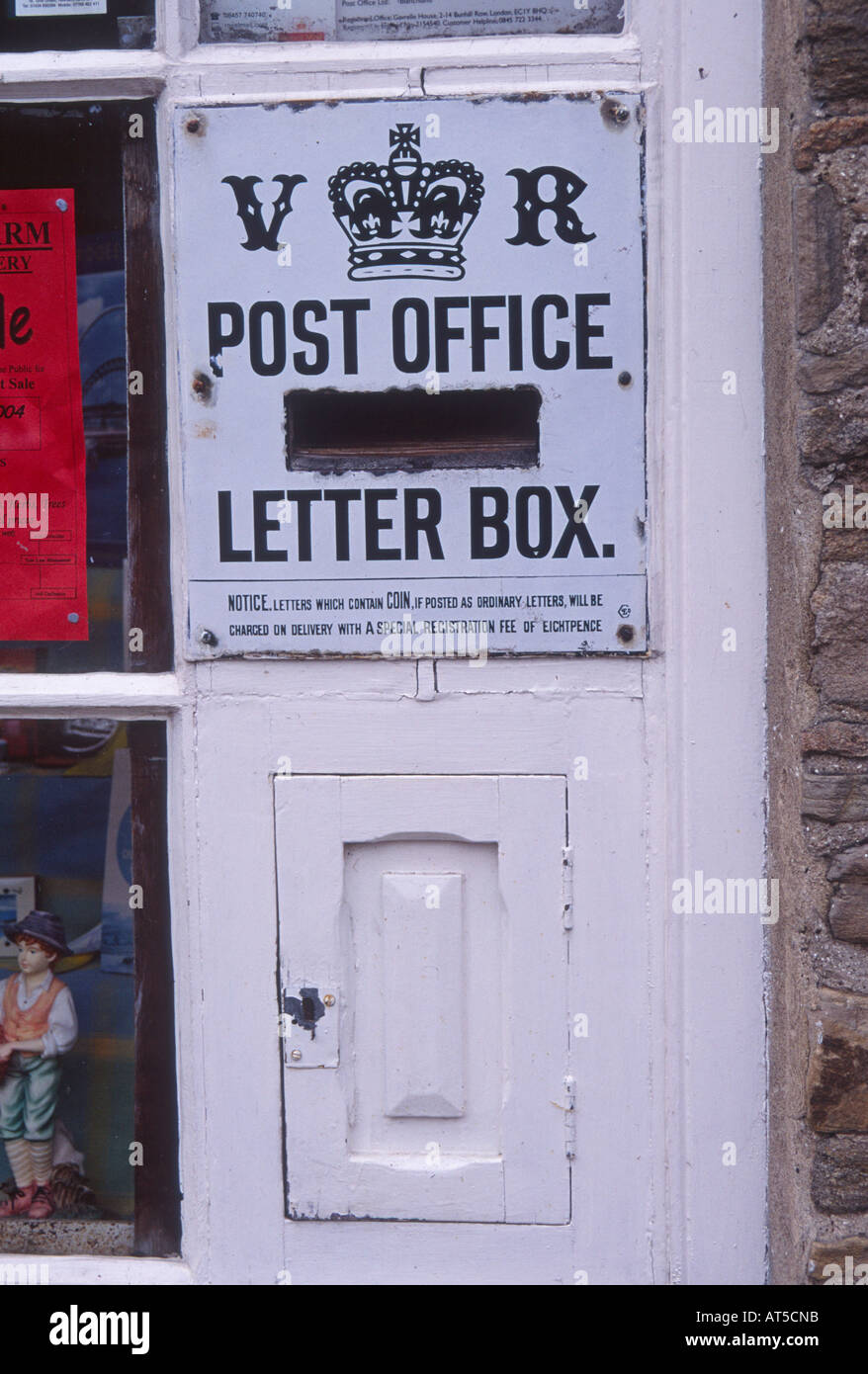 Viktorianischen weißen Briefkasten Blanchard Dorf Postamt, Northumberland, England Stockfoto