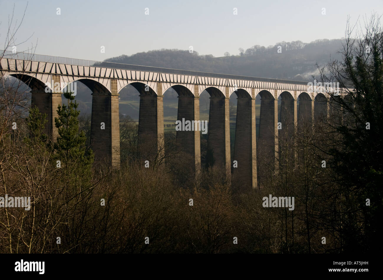 Pontcysyllte Aquädukt, entworfen von Thomas Telford trägt Llangollen Kanal über das Tal des Flusses Dee Nord-Wales Stockfoto