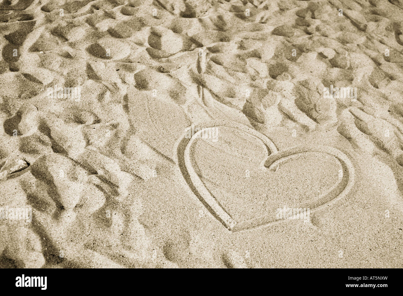 Herz im Sand Stockfoto