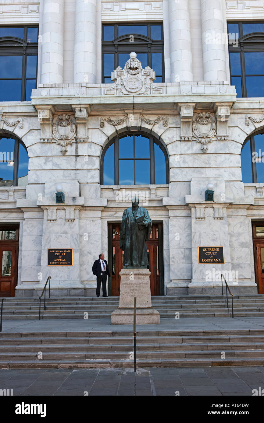 Edward Douglas White Statue vor Louisiana Supreme Court Gebäude. New Orleans, Louisiana, USA. Stockfoto