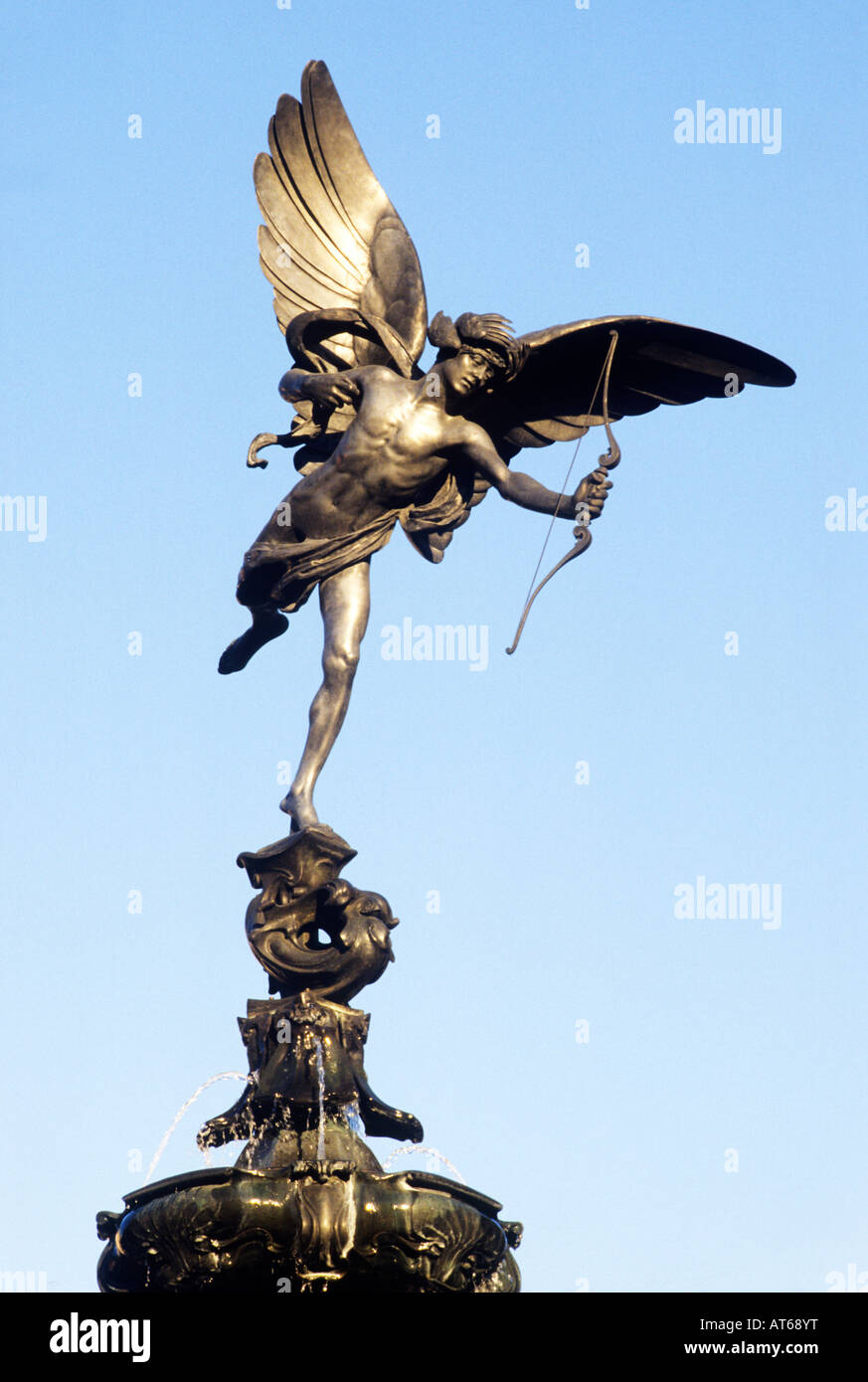 Piccadilly Circus-London Eros-Statue, die England UK geflügelte Flügel Bogen Pfeil englischen Ikone Statuen Sehenswürdigkeiten Sehenswürdigkeiten tourist Stockfoto