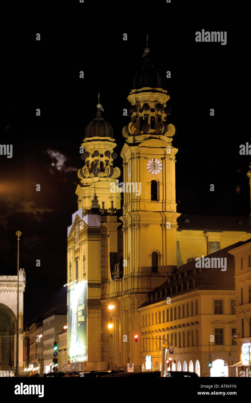 Deutschland, Bayern, München, Theatinerchurch, Clock Tower, Stockfoto