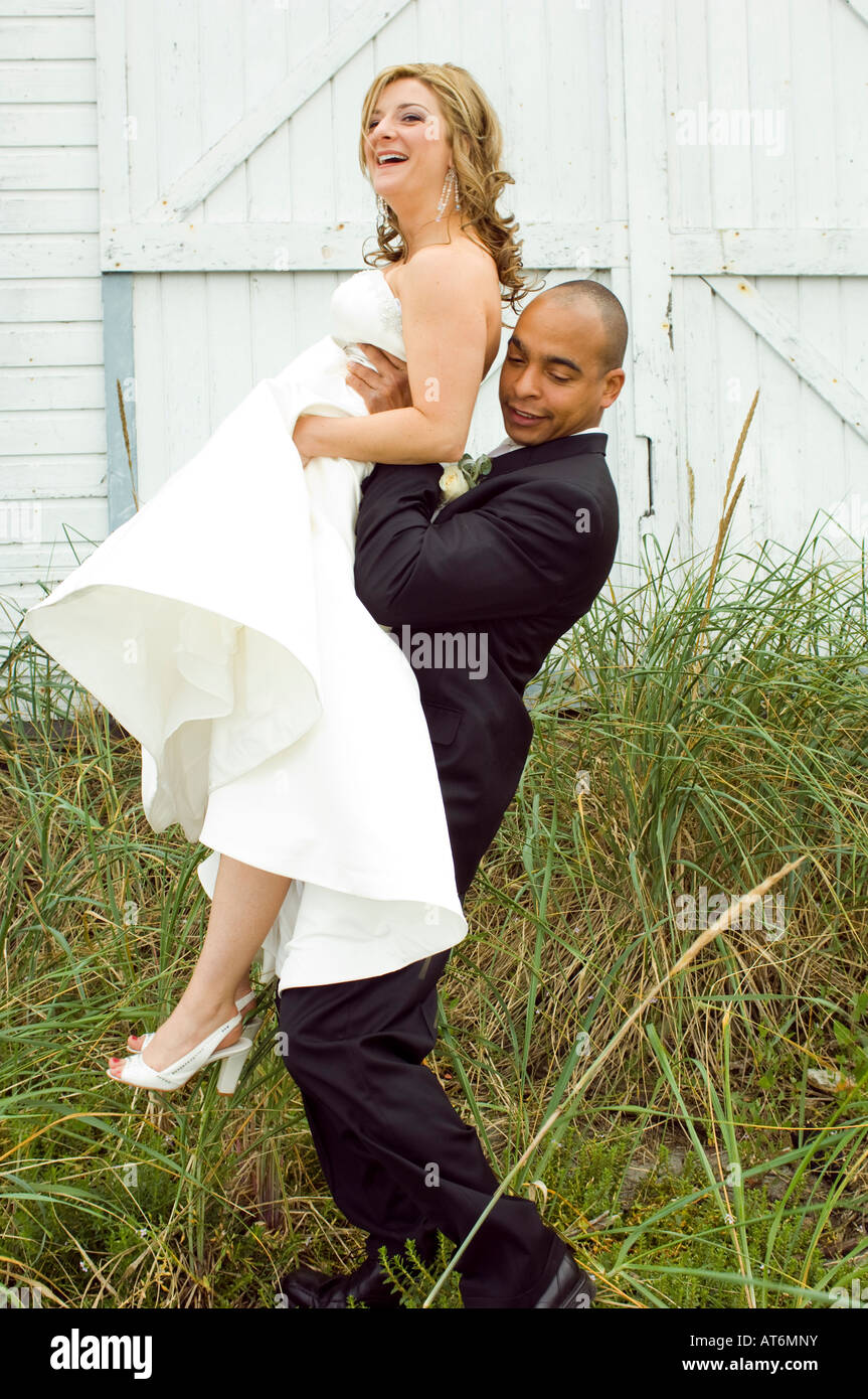 Gerne und schnell für Schnappschüsse einer Braut und Bräutigam am Tag ihrer Hochzeit. Stockfoto