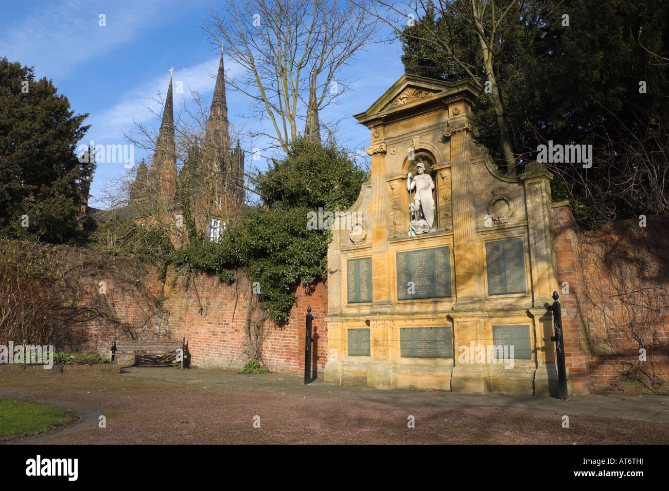 Der Garten der Erinnerung und Lichfield Kathedrale Lichfield Staffordshire England UK Stockfoto