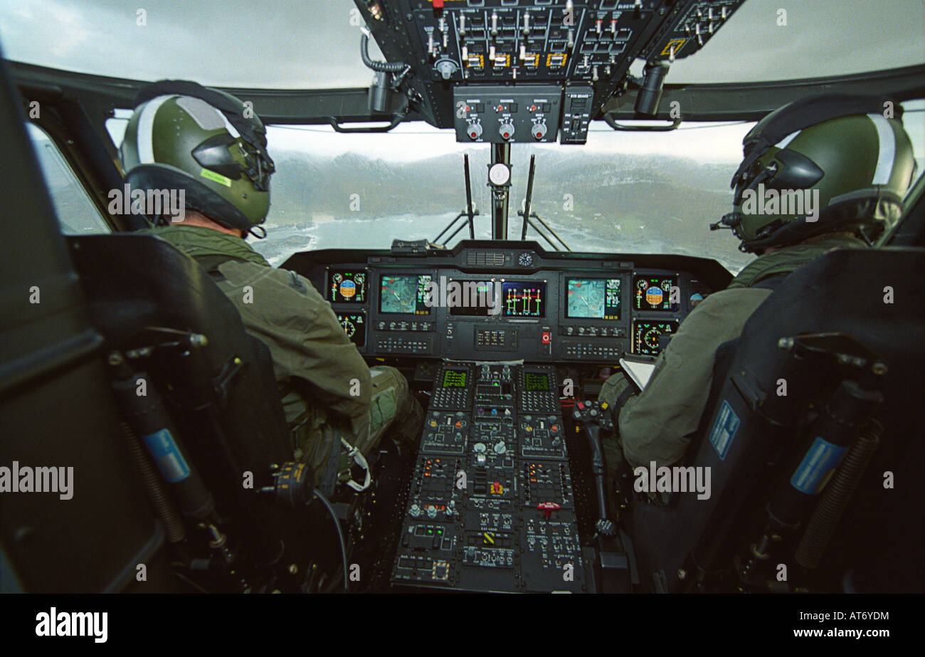 Cockpit-Ansicht in einem Merlin-Hubschrauber von 824 Naval Air Squadron Stockfoto