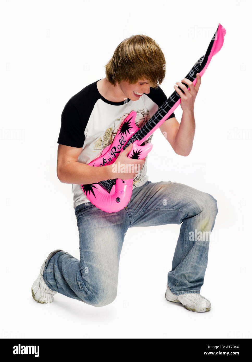 Teenager (16-17) mit e-Gitarre, Porträt Stockfoto