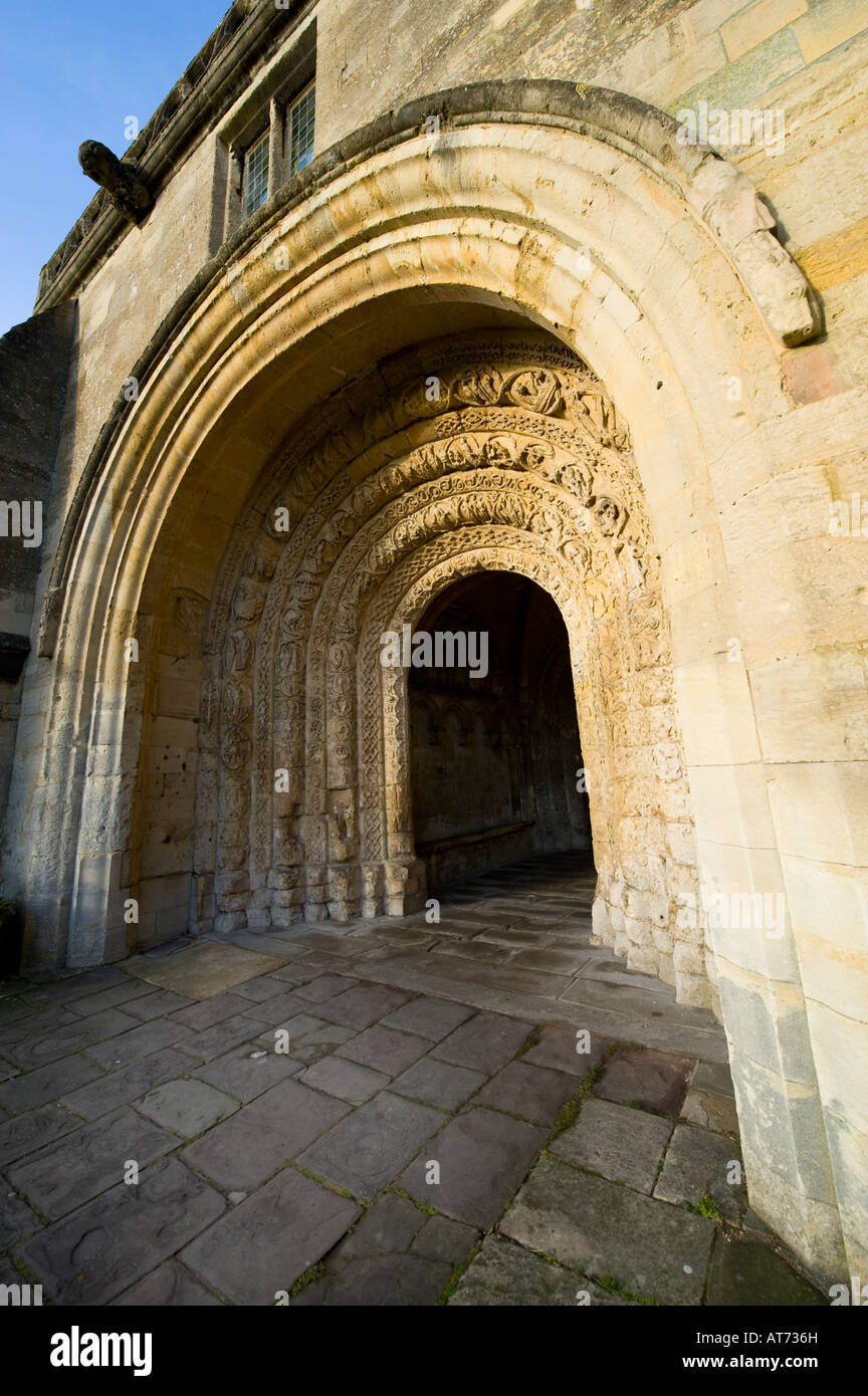 Die reich verzierten Eingang Malmesbury Abbey in Wiltshire, England Stockfoto