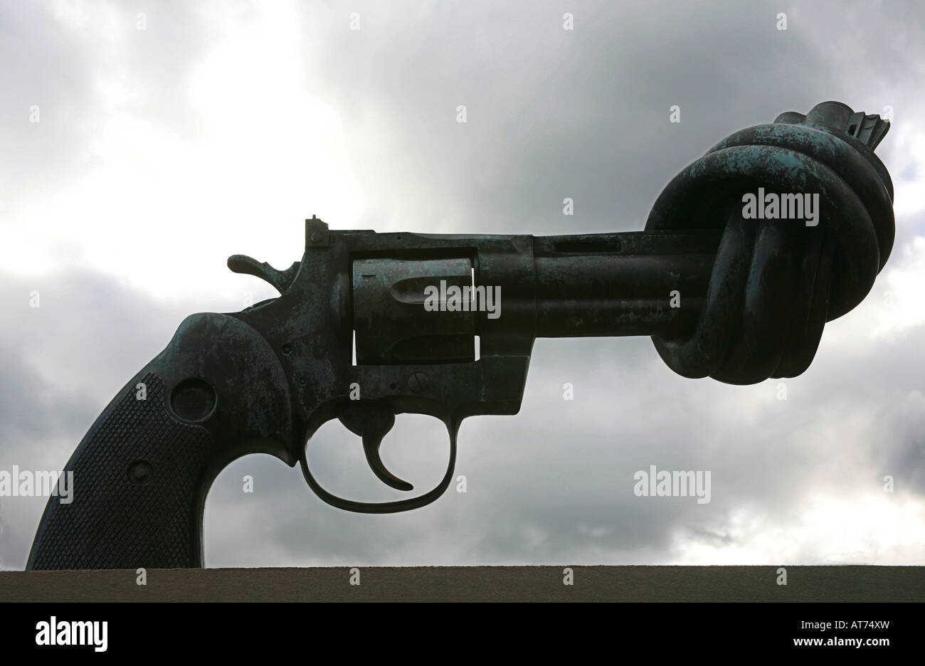 Vereinten Nationen Gewaltfreiheit Gun Skulptur eine Nachbildung des gleichen Wundertätigkeit in Kapstadt zu finden Stockfoto