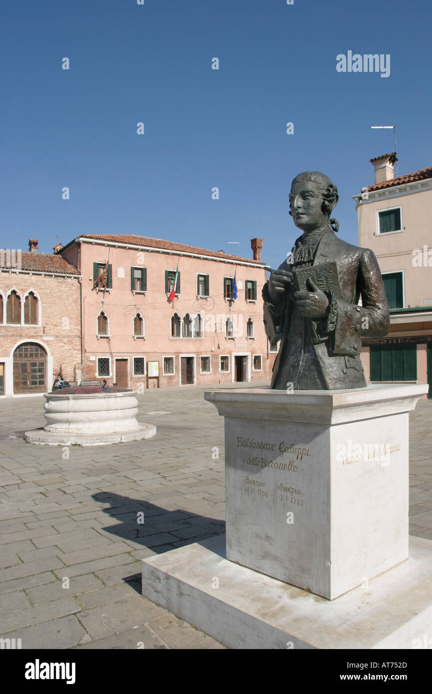 Statue von Baldassare Galuppi auf der Insel Burano in der Nähe von Venedig Stockfoto