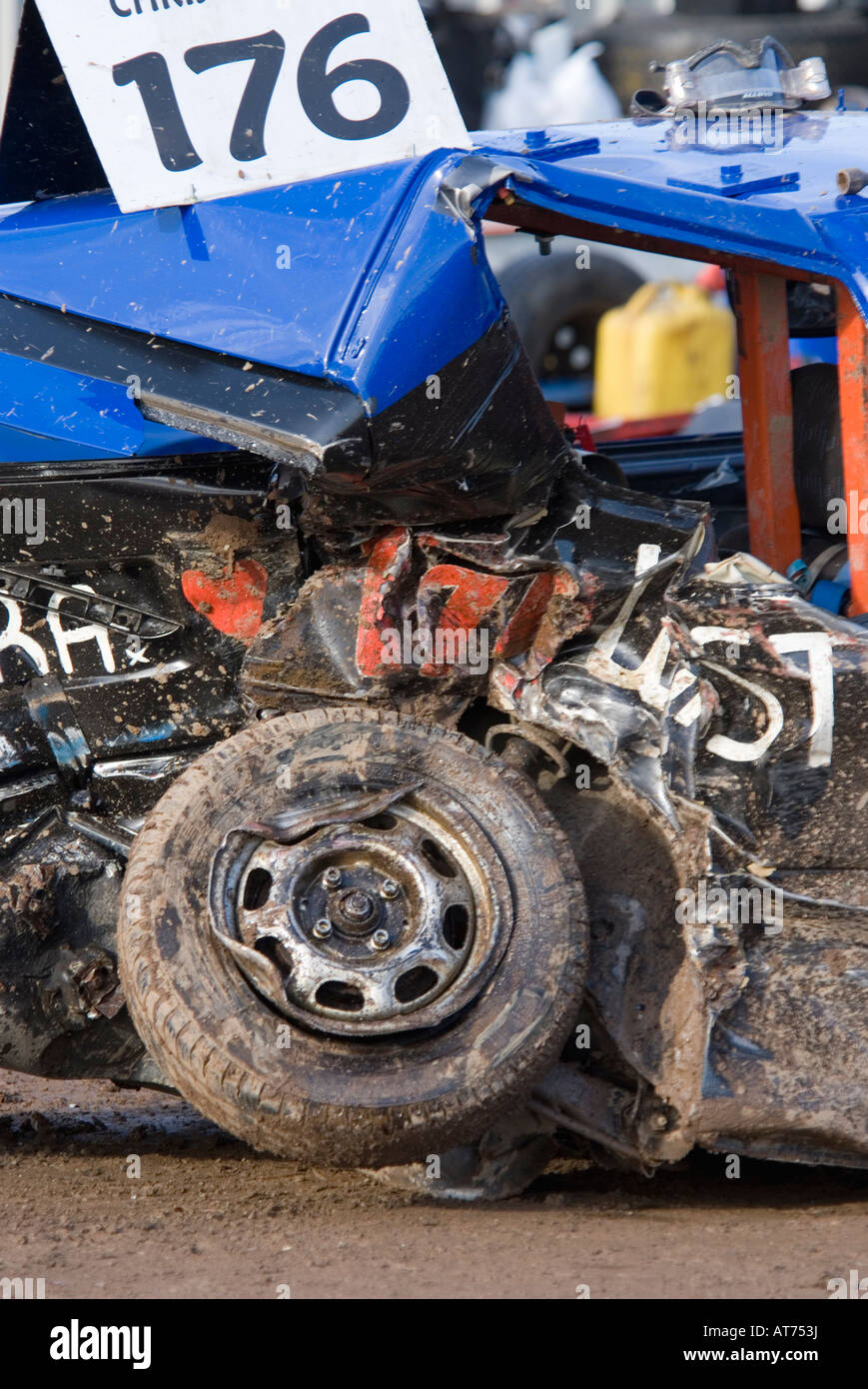 stark zertrümmerten Auto nach einer Zerstörung derby Stockfoto