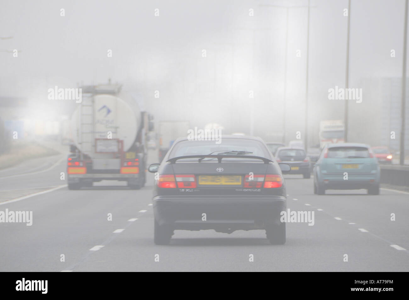 Wie Schnell Darf Man Bei Nebel Auf Der Autobahn Fahren Nebel m1 -Fotos und -Bildmaterial in hoher Auflösung – Alamy