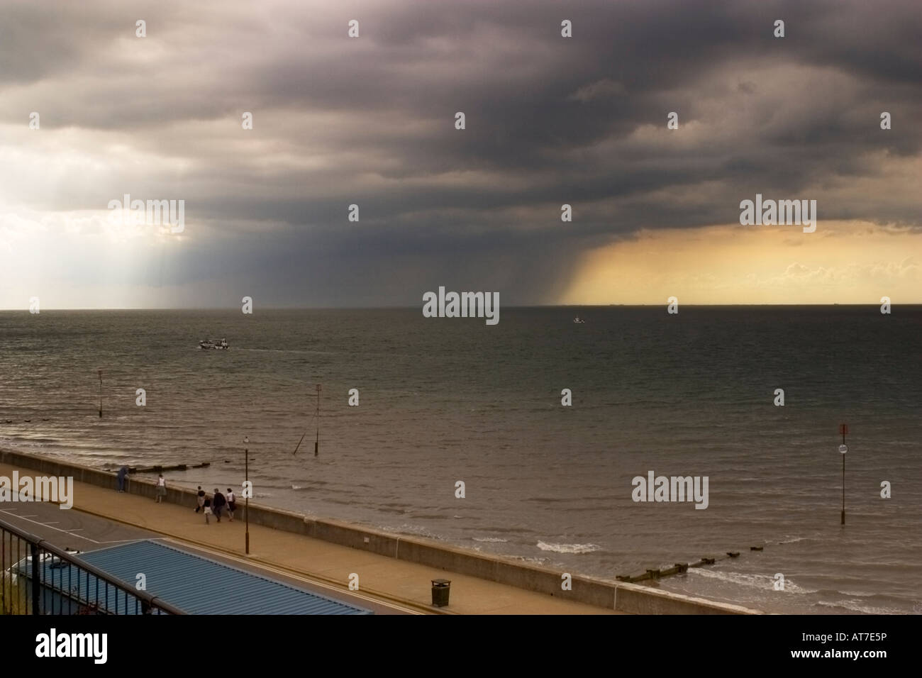 Stürmischer Himmel am Meer - Hunstanton, Norfolk Stockfoto