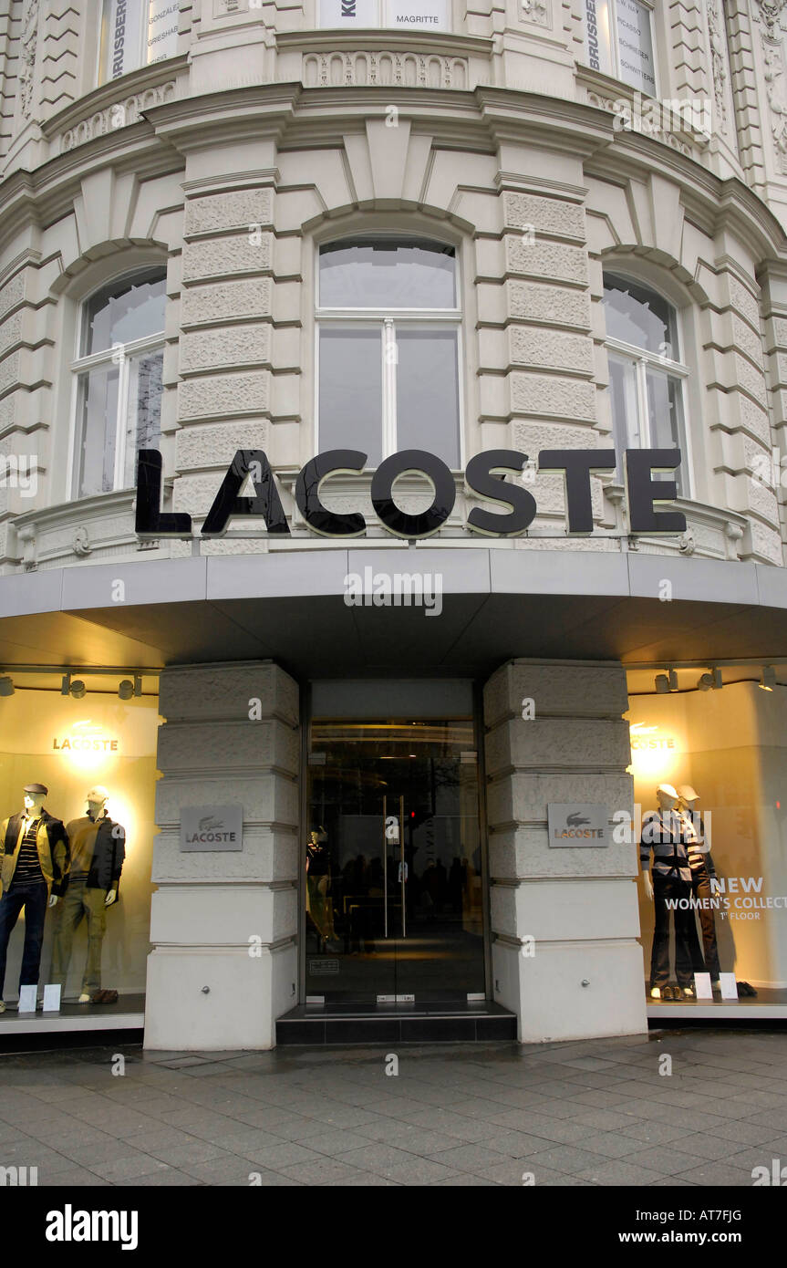 Lacoste Designer-Marke Kleidung Shop Display Straße Frontstadt Kurfurstendam Berlin Reise Stockfotografie - Alamy