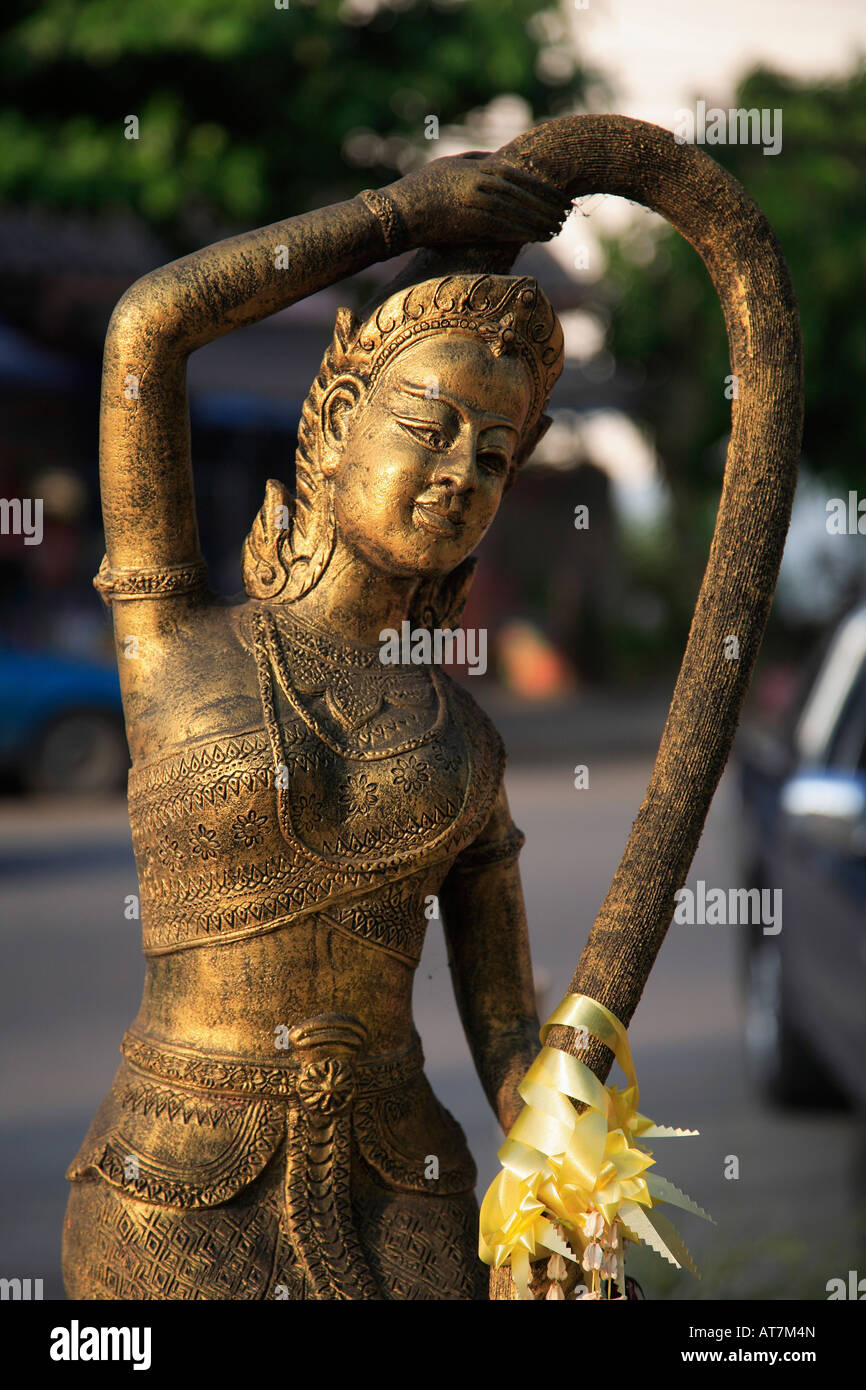 Thailand Phetchaburi Mae Thorani Erde Göttinnenstatue Stockfoto