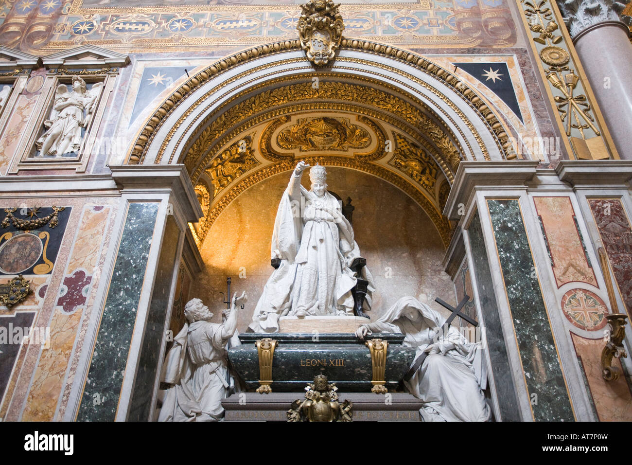 Leo XIII Grab im linken Querschiff von San Giovanni in Laterano Basilika, Rom Stockfoto