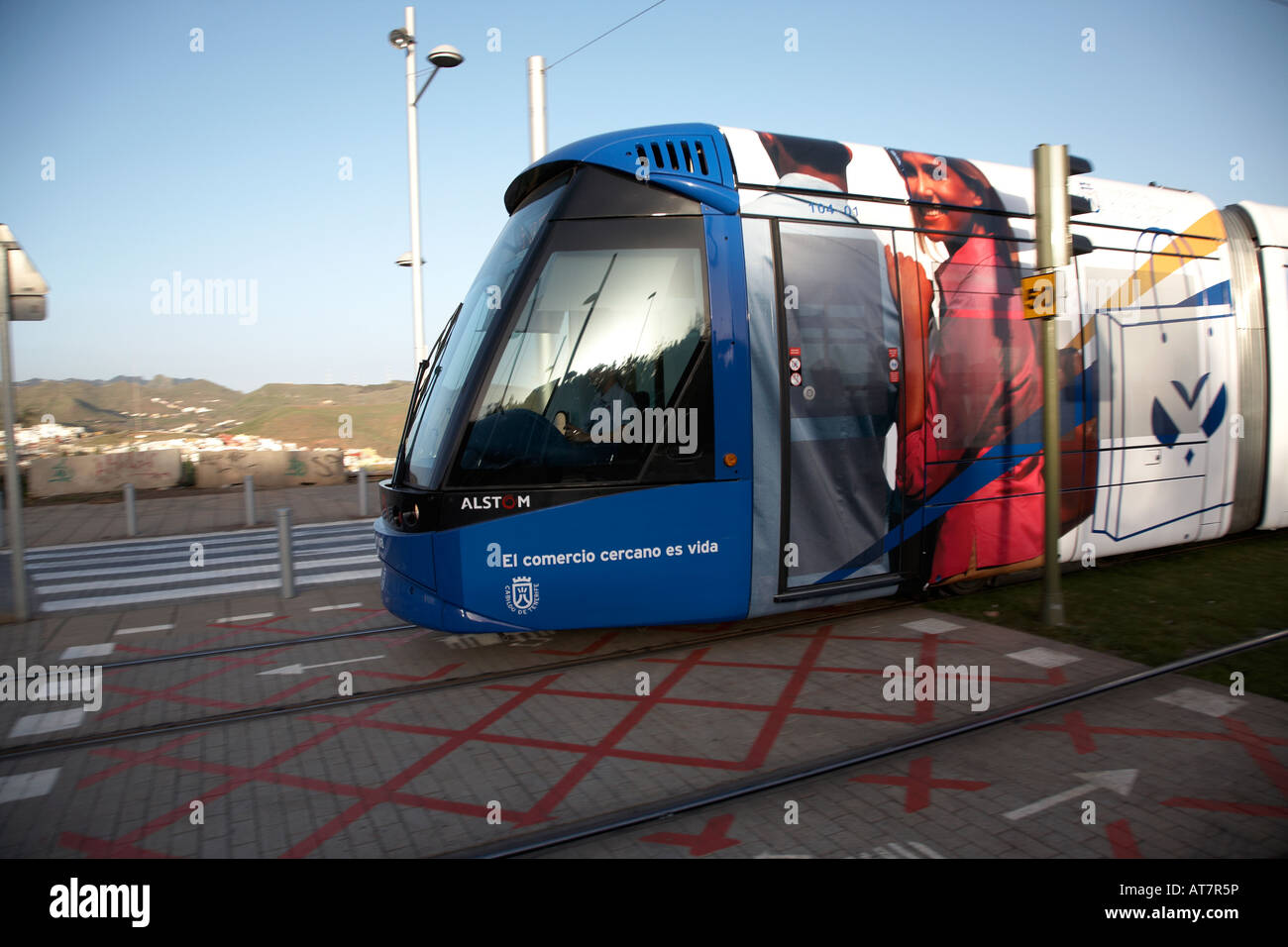 El Tranvia Tranvia de Tenerife elektrische Straßenbahn bergauf in Richtung la Trinidad Kanaren Spanien Stockfoto