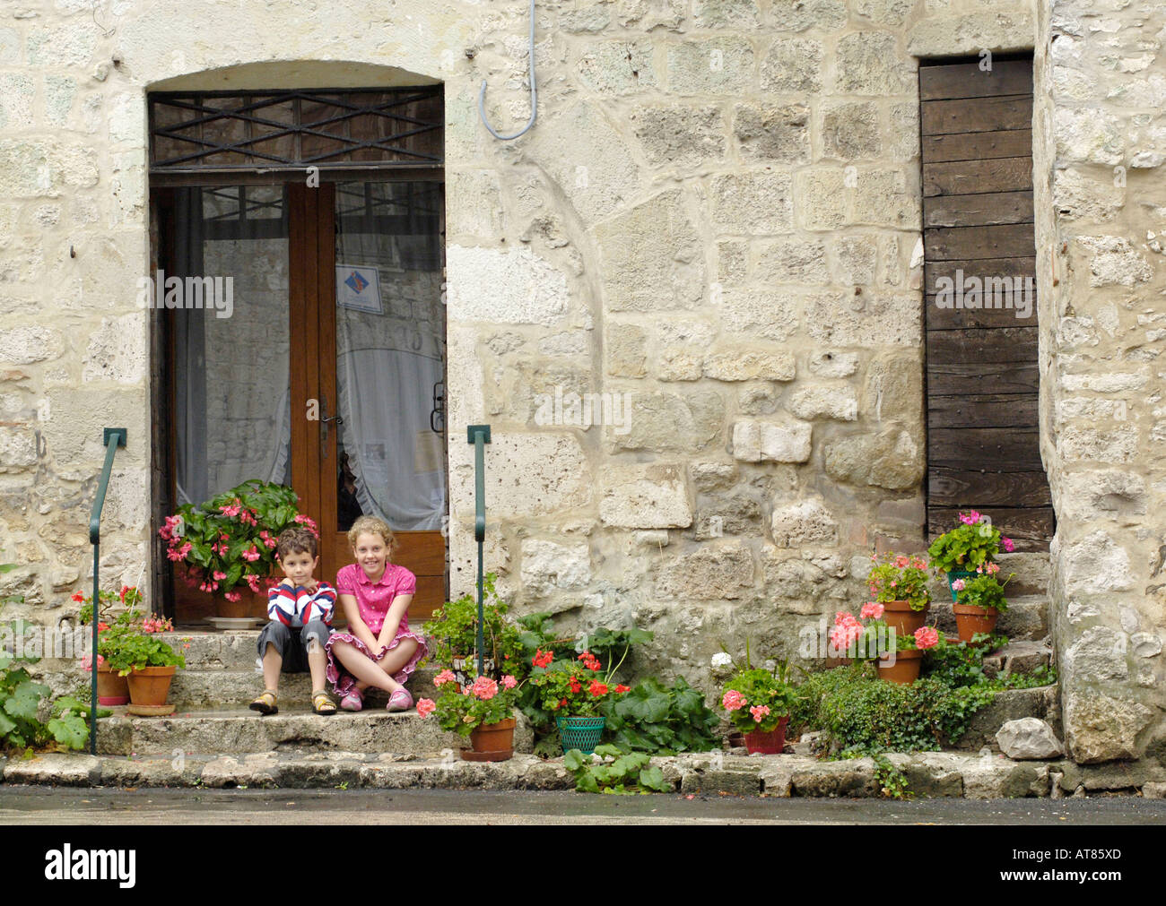 Rasenmäher-Mann auf einer Zigarettenpause Stockfoto