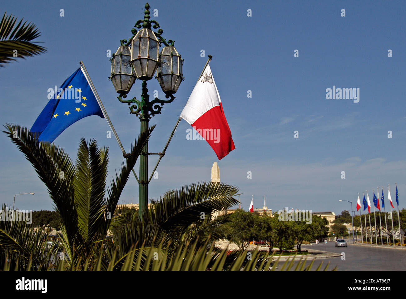Malteser und Europäische Union Flaggen Valletta Malta Stockfoto