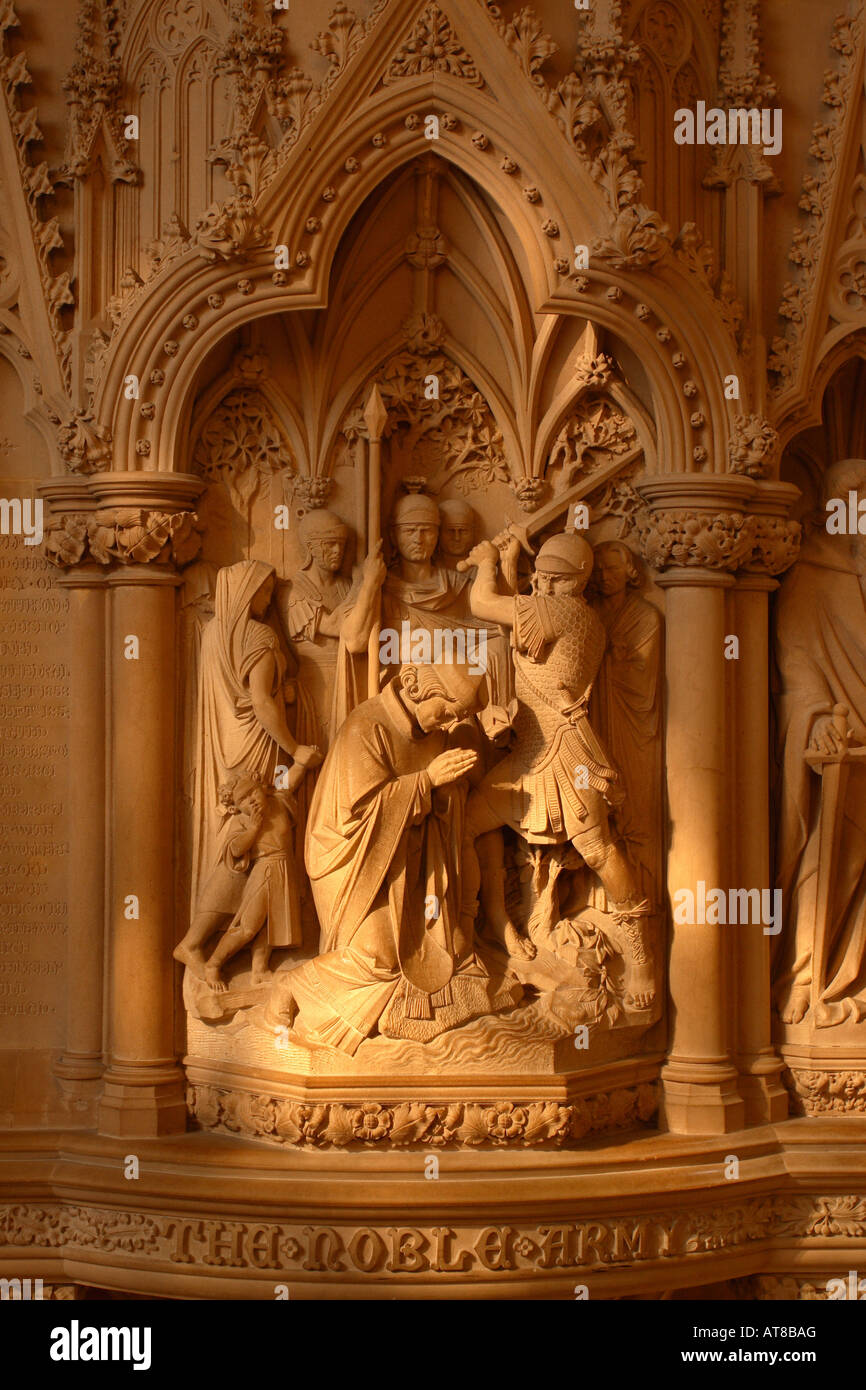 Exeter Kathedrale Devon die Märtyrer-Kanzel wurde im 19. Jahrhundert von George Gilbert Scott entworfen und zeigt das Martyrium des St. Alban Stockfoto Exeter Kathedrale Devon die Märtyrer-Kanzel wurde im 19. Jahrhundert von George Gilbert Scott entworfen und zeigt das Martyrium des St. Alban Stockfoto