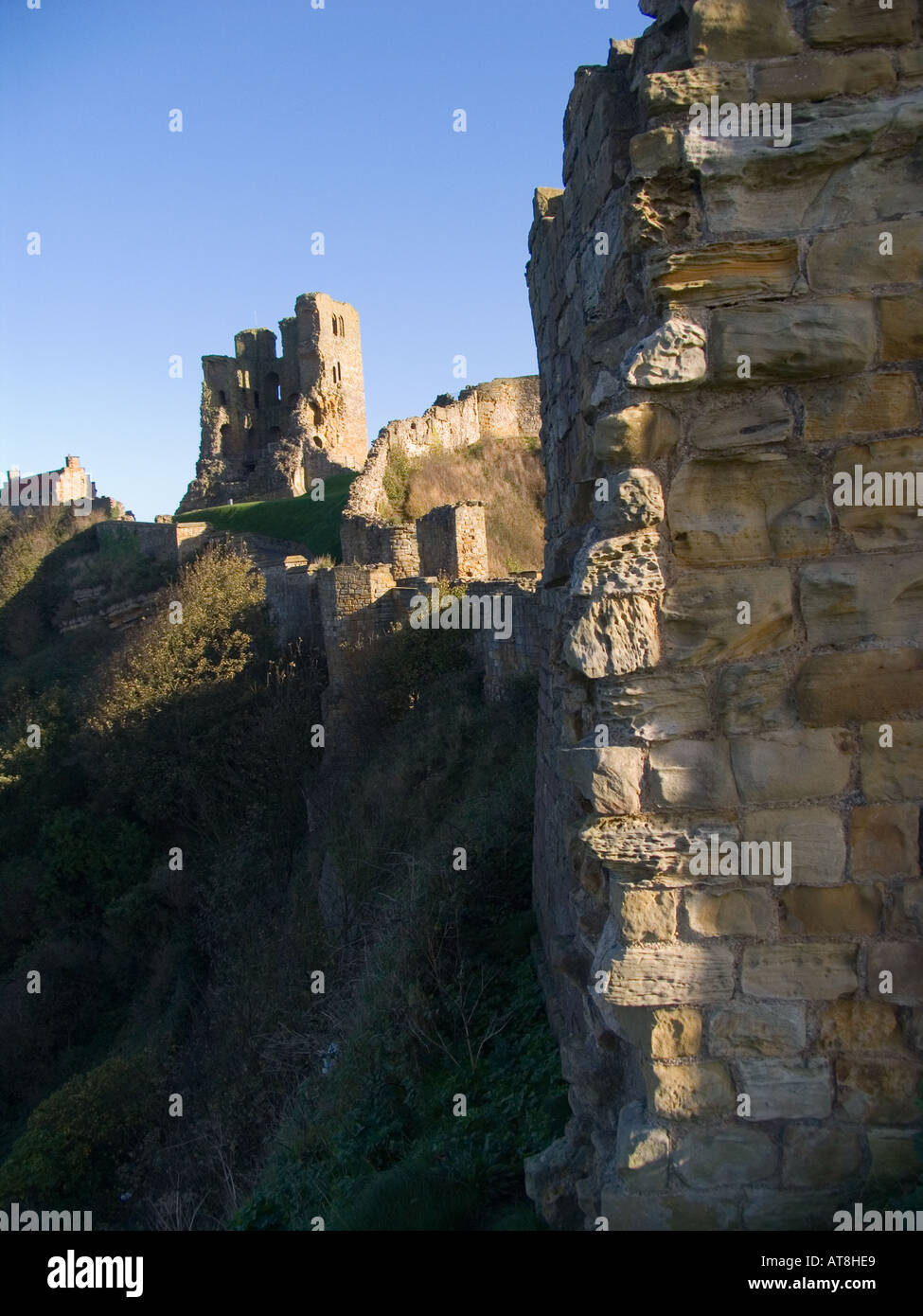 12. Jahrhundert Burg Vorhang Festungsmauern und halten Stockfoto
