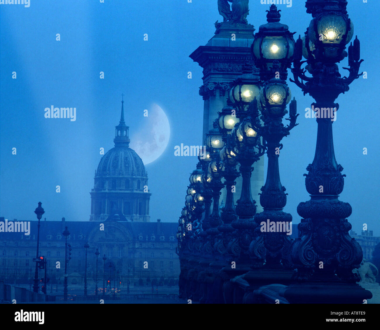 FR - PARIS: Abend am Pont Alexandre III Stockfoto
