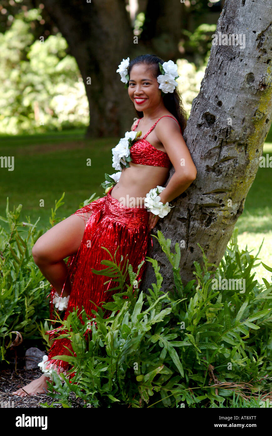 Hapa-Haole Hula-Tänzerin im Royal Hawaiian Hotel für das jährliche Festival Tanz wird vorbereitet Stockfoto