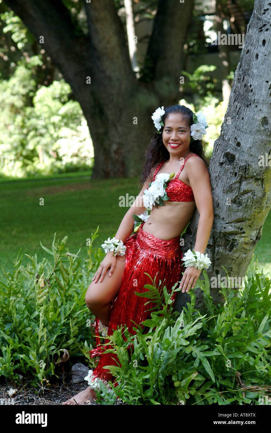 Hapa-Haole Hula-Tänzerin im Royal Hawaiian Hotel für das jährliche Festival Tanz wird vorbereitet Stockfoto