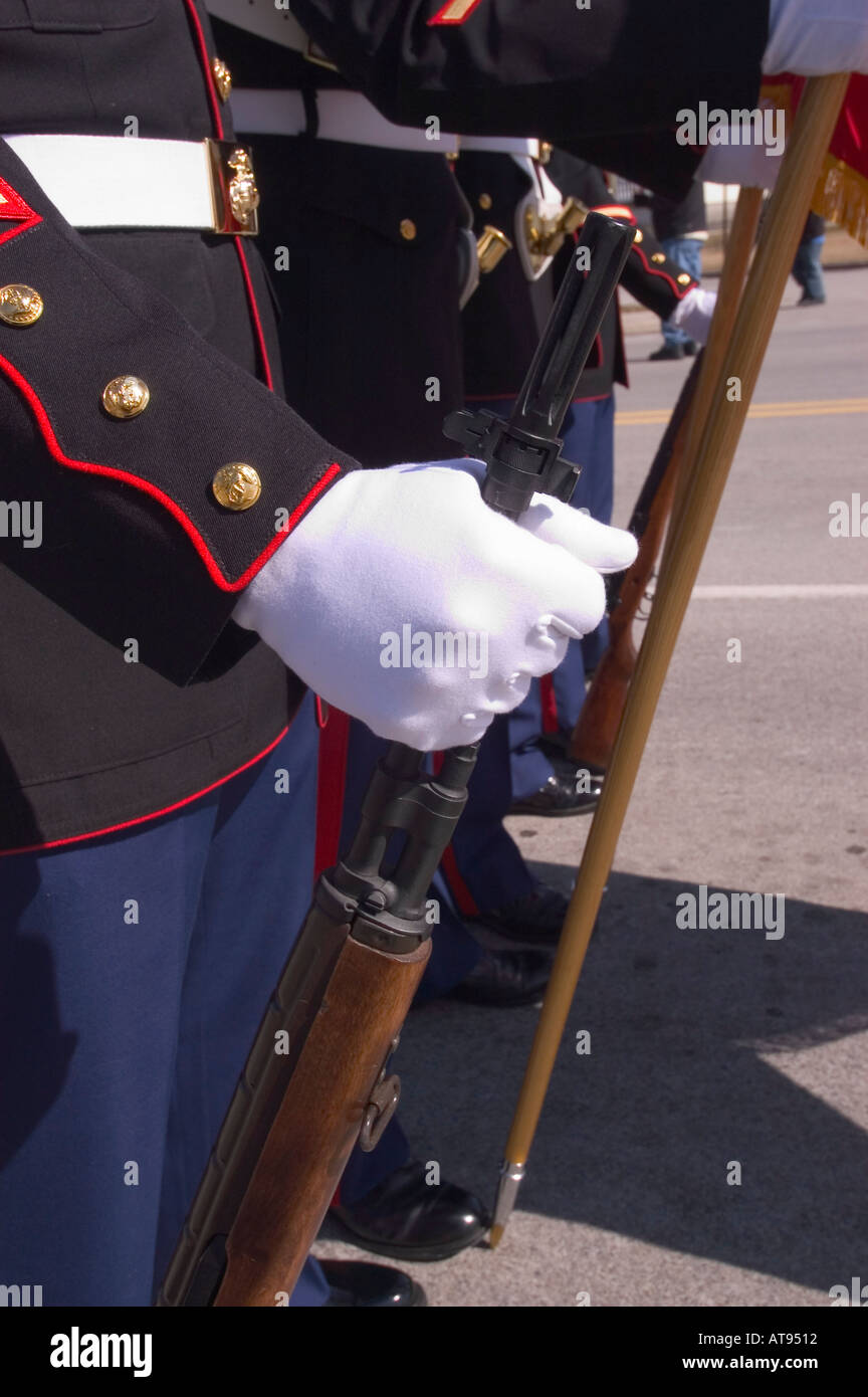 US Marine Color Guard-Soldat mit Hand Gewehrlauf Stockfoto