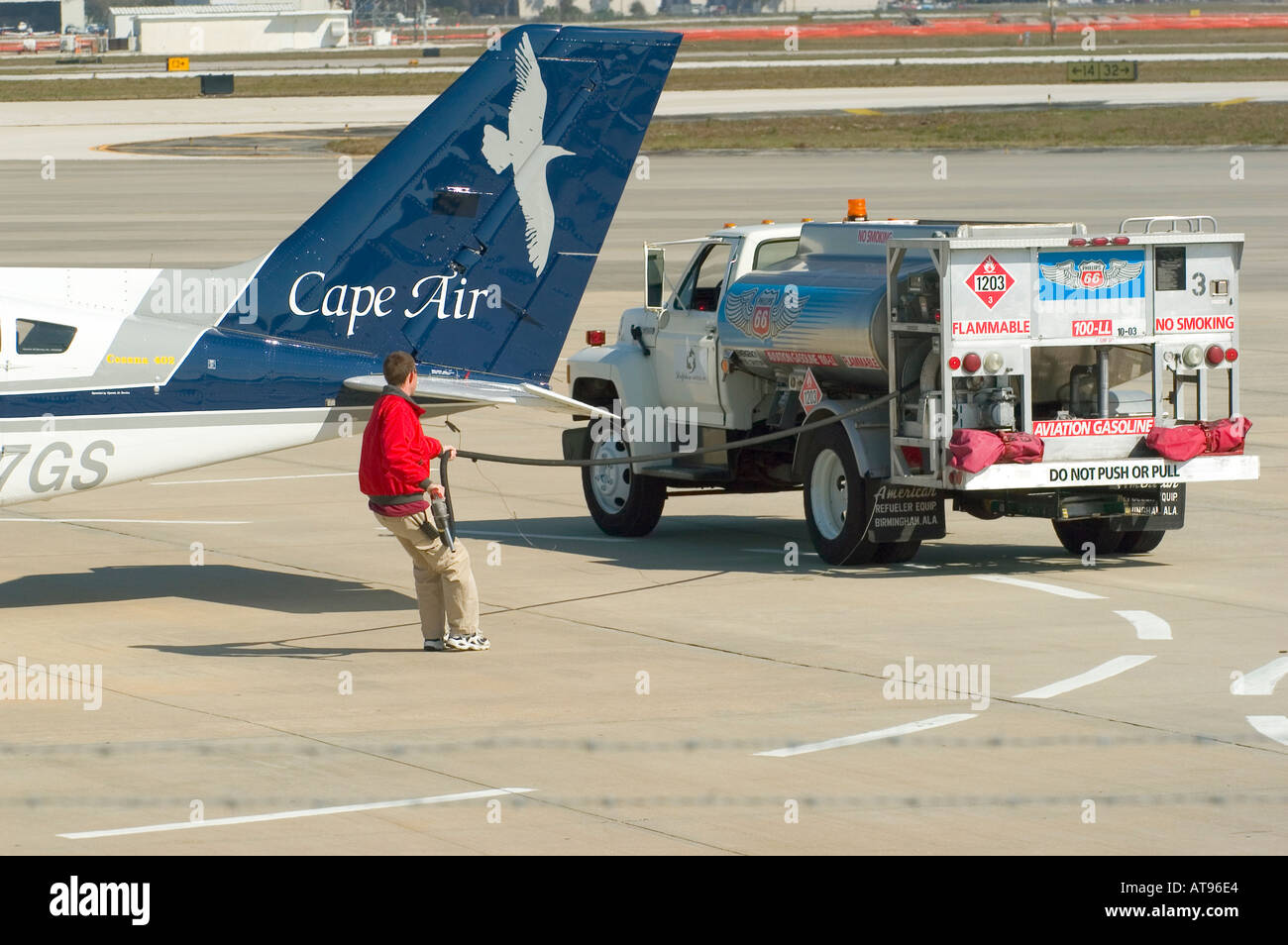 Flugzeug ankommen und abfahren vom Regionalflughafen von Sarasota Florida Stockfoto