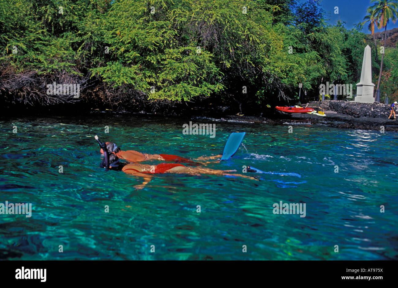 Paar in Kealakekua Bay Schnorcheln in der Nähe von Captain Cook Denkmal südlich von Kona auf Big island Stockfoto