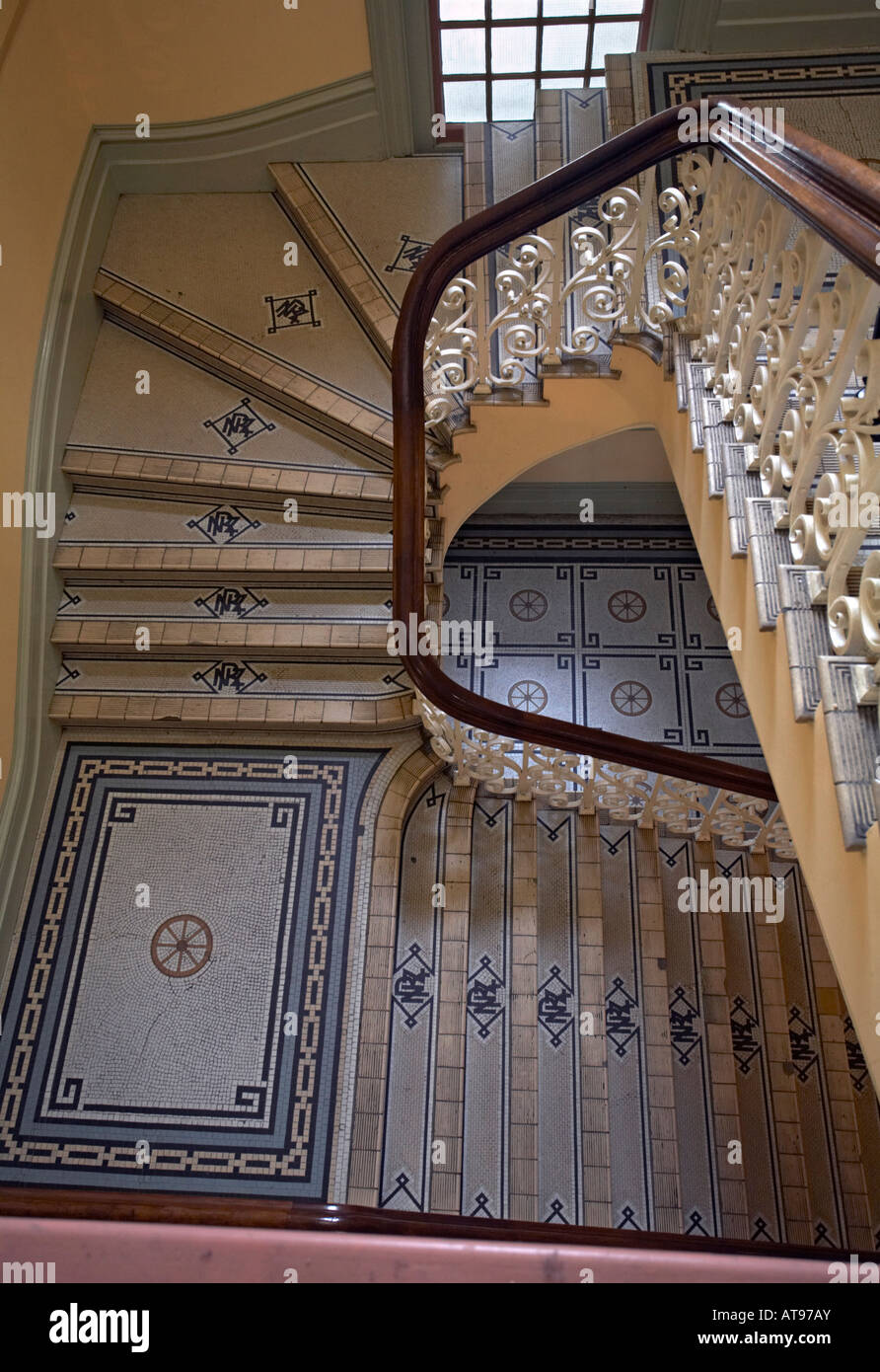 Treppe und Mosaik Bodenbelag Minton-Fliesen in Dunedin Railway Station, Dunedin, Südinsel, Neuseeland Stockfoto