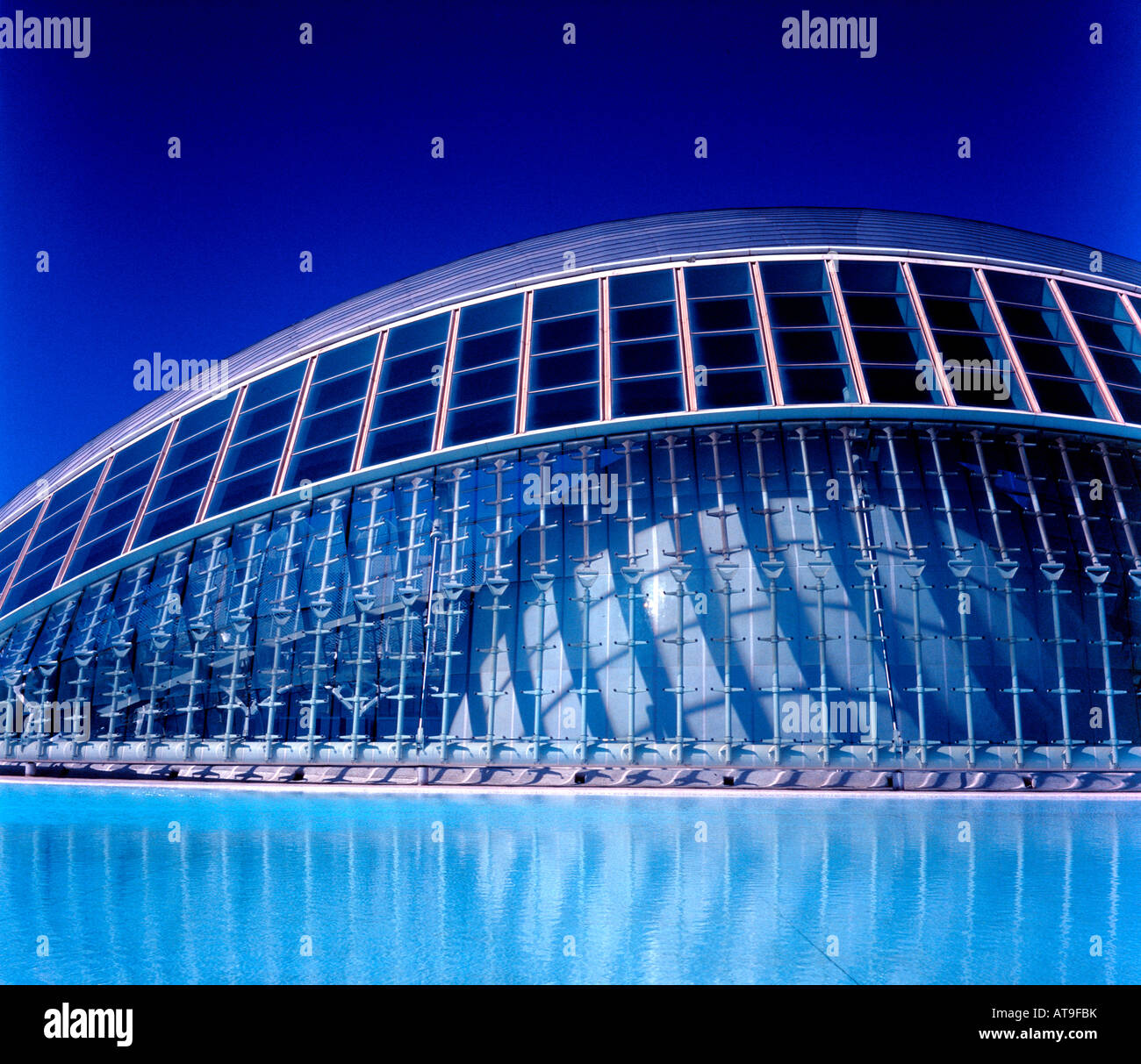 IMAX, hemisferic, eines der Gebäude der Stadt der Künste und Wissenschaften, vom international bekannten Architekten Santiago Calatrava Stockfoto