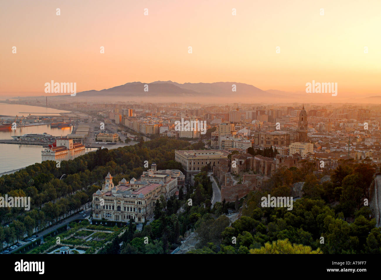 Spanien Andalusien Malaga Sonnenuntergang Aussichtspunkt Gibralfaro Stockfoto