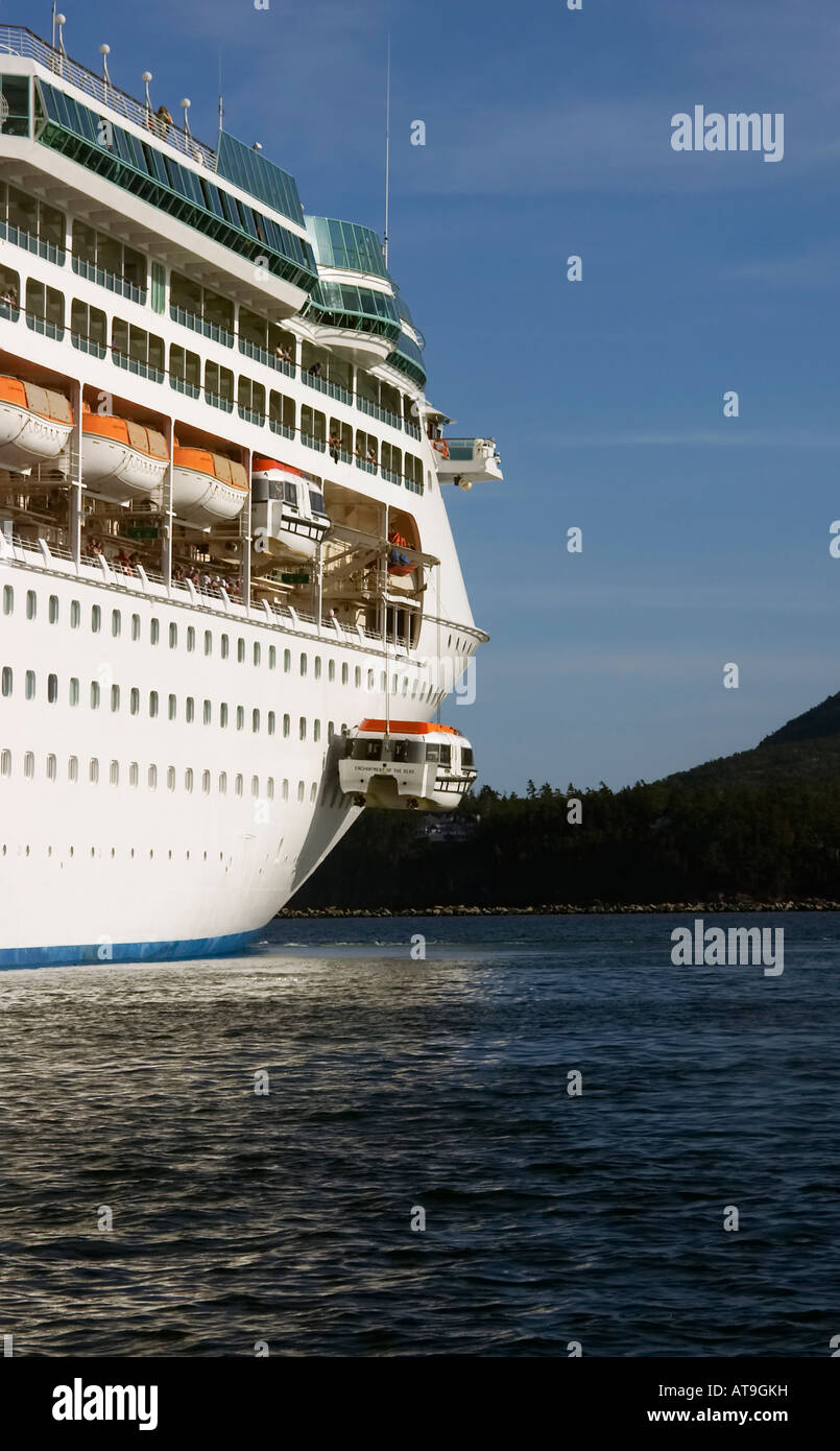 Eine Ausschreibung wird an Bord der Royal Caribbean Kreuzfahrtschiff Zauber der Meere Franzose s Bay Bar Harbor, Maine gezogen Stockfoto