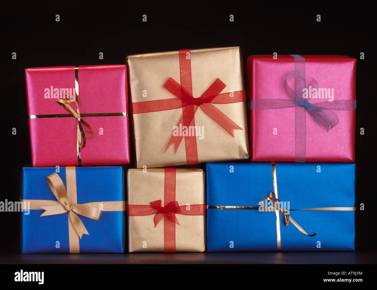 mehrere Gruppe von Geschenke - bunt verpackt Geschenke bunte Weihnachten Stockfoto