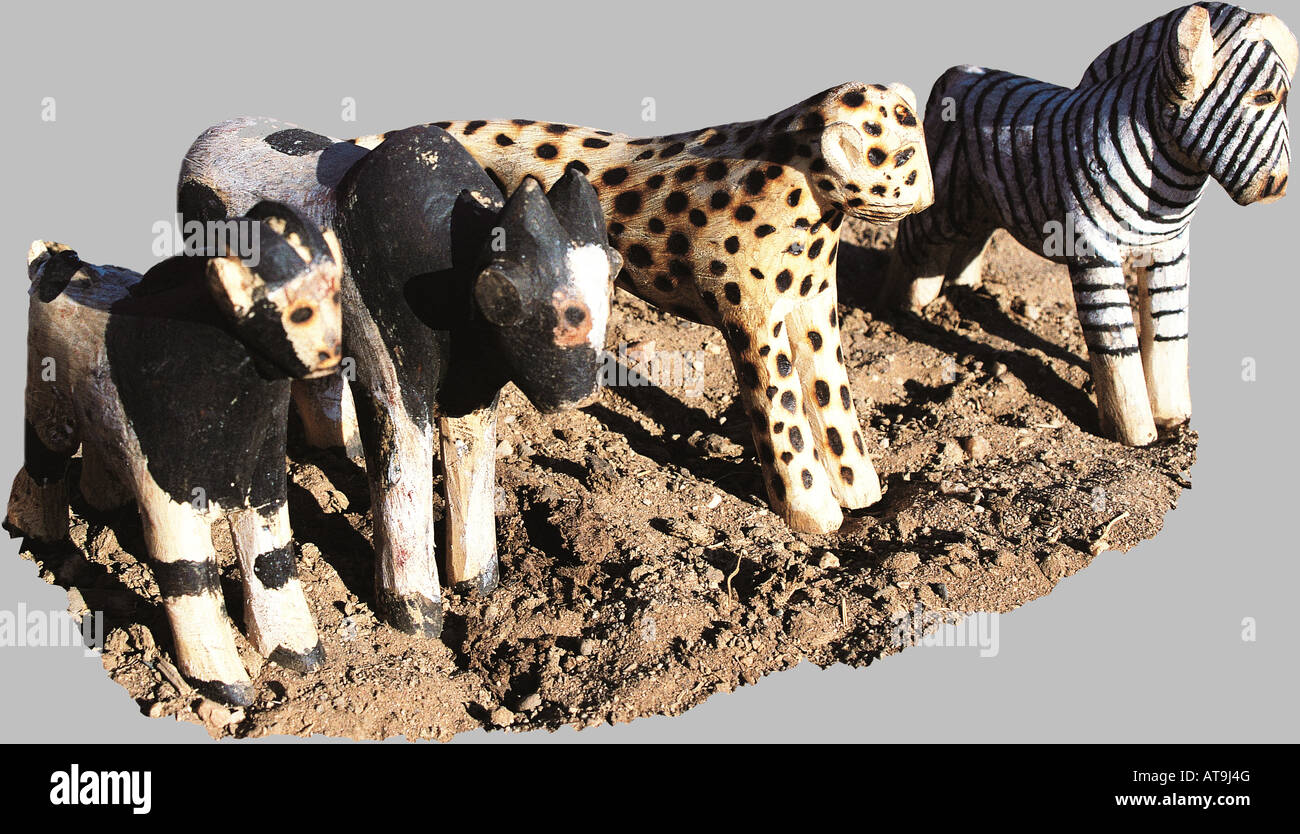 Nahaufnahme des naiven Schnitzereien von Tieren von Samburu Leute zum Verkauf an Touristen Samburu National Reserve Kenia in Ostafrika gemacht. Stockfoto