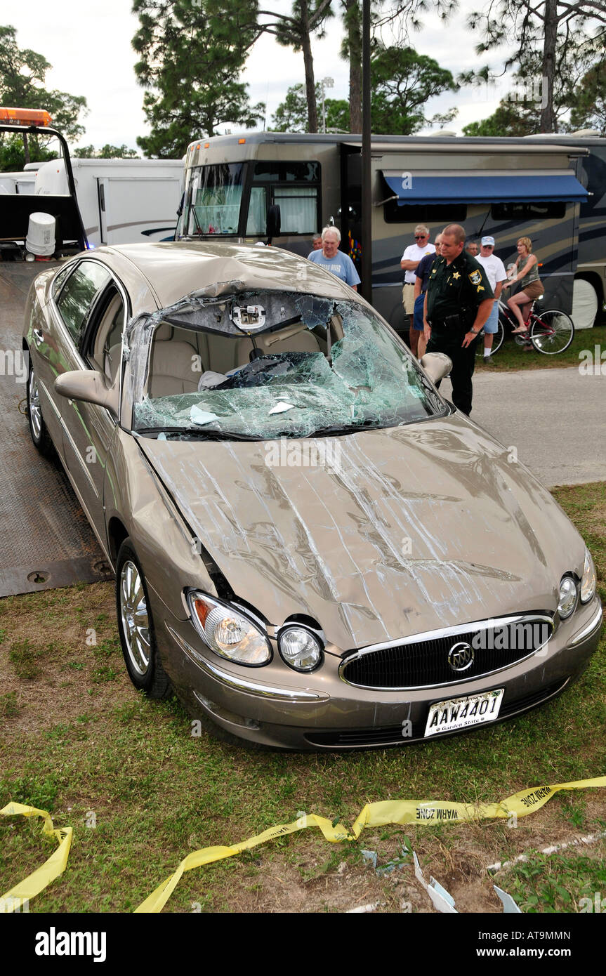 Abschleppwagen löscht Unfallstelle des Automobils Stockfoto