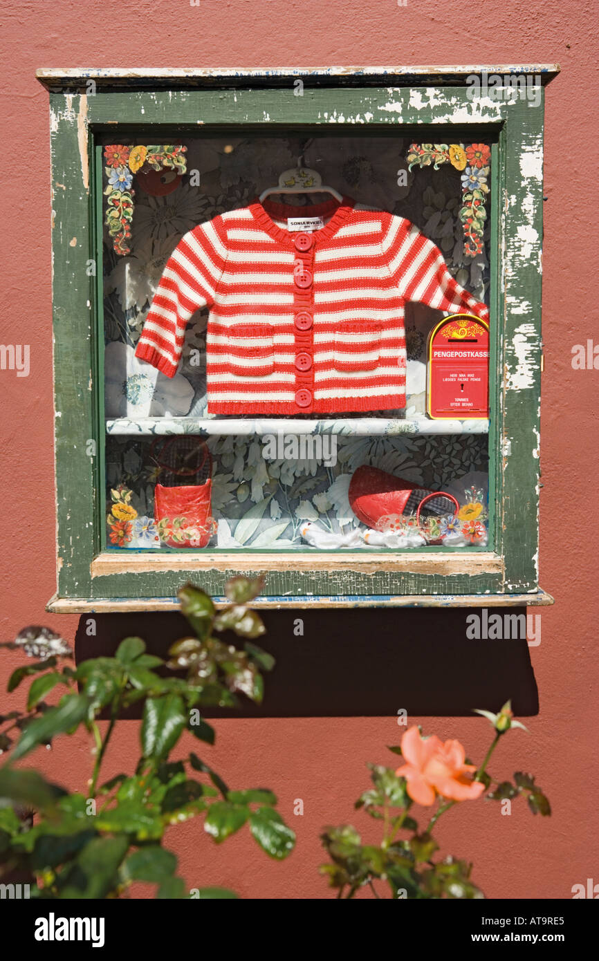 Kopenhagen-Dänemark-Fenster Shop Verkauf von Kinderkleidung Stockfoto