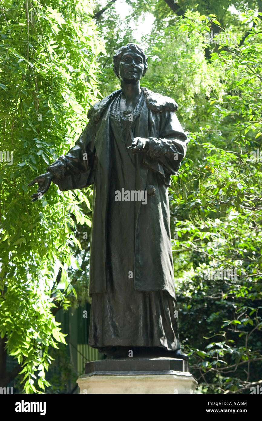 Statue von Emmeline Pankhurst, Victoria Embankment Gardens neben den Houses of Parliament in London Stockfoto