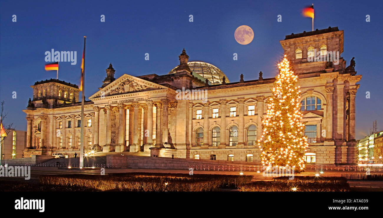 Berliner Reichstag am Fullmoon-Weihnachtsbaum Stockfoto