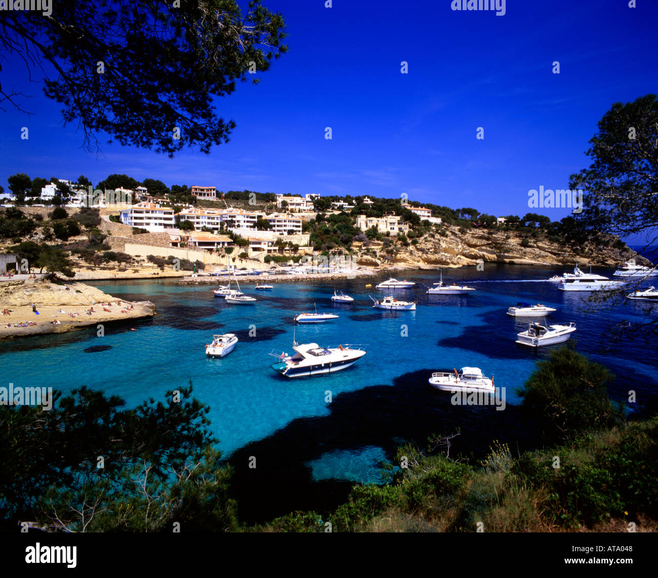 Spanien Mallorca Cala Portals Vels Bucht mit Yachten Stockfoto