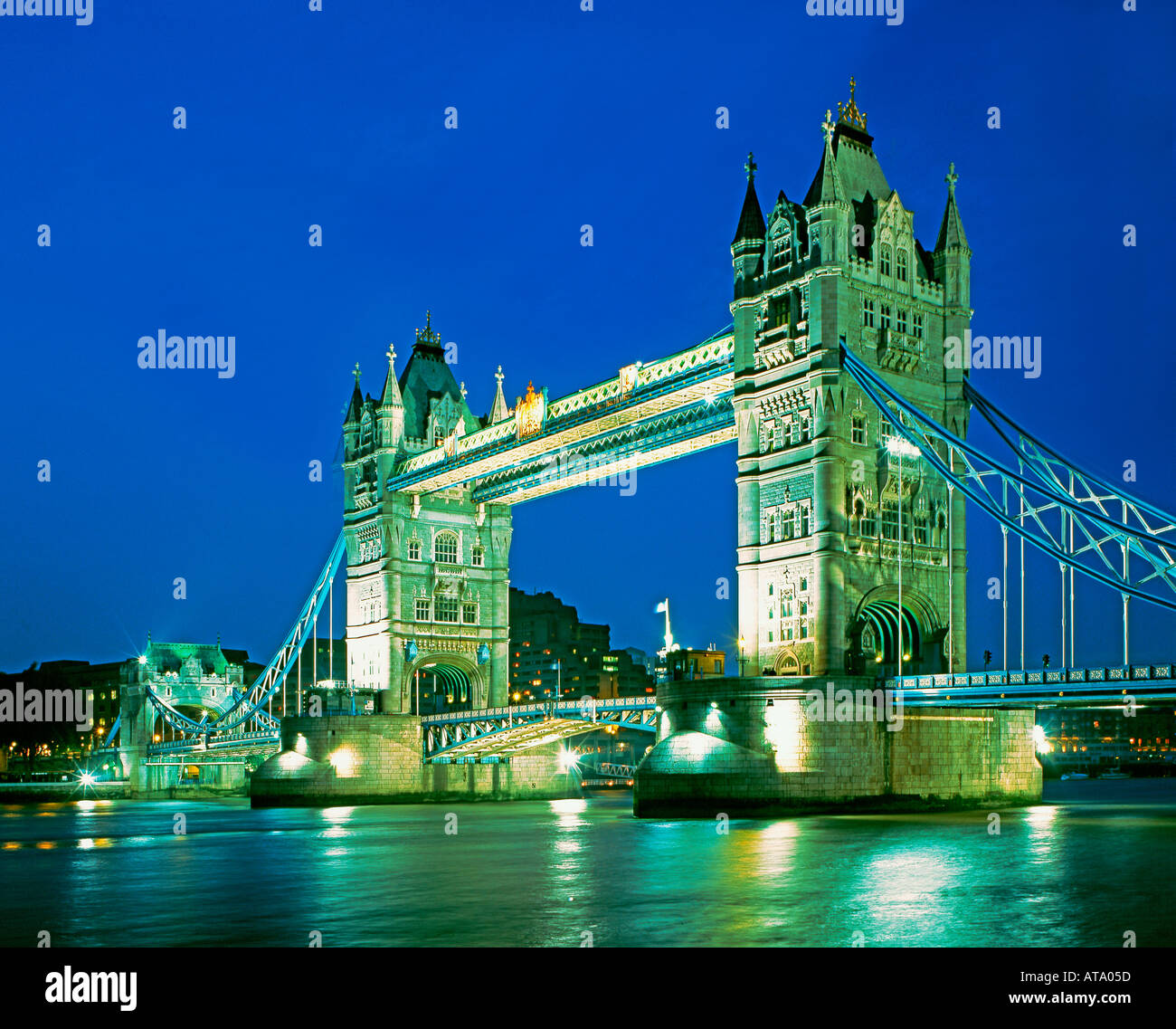 GB London Tower Bridge dawn Stockfoto