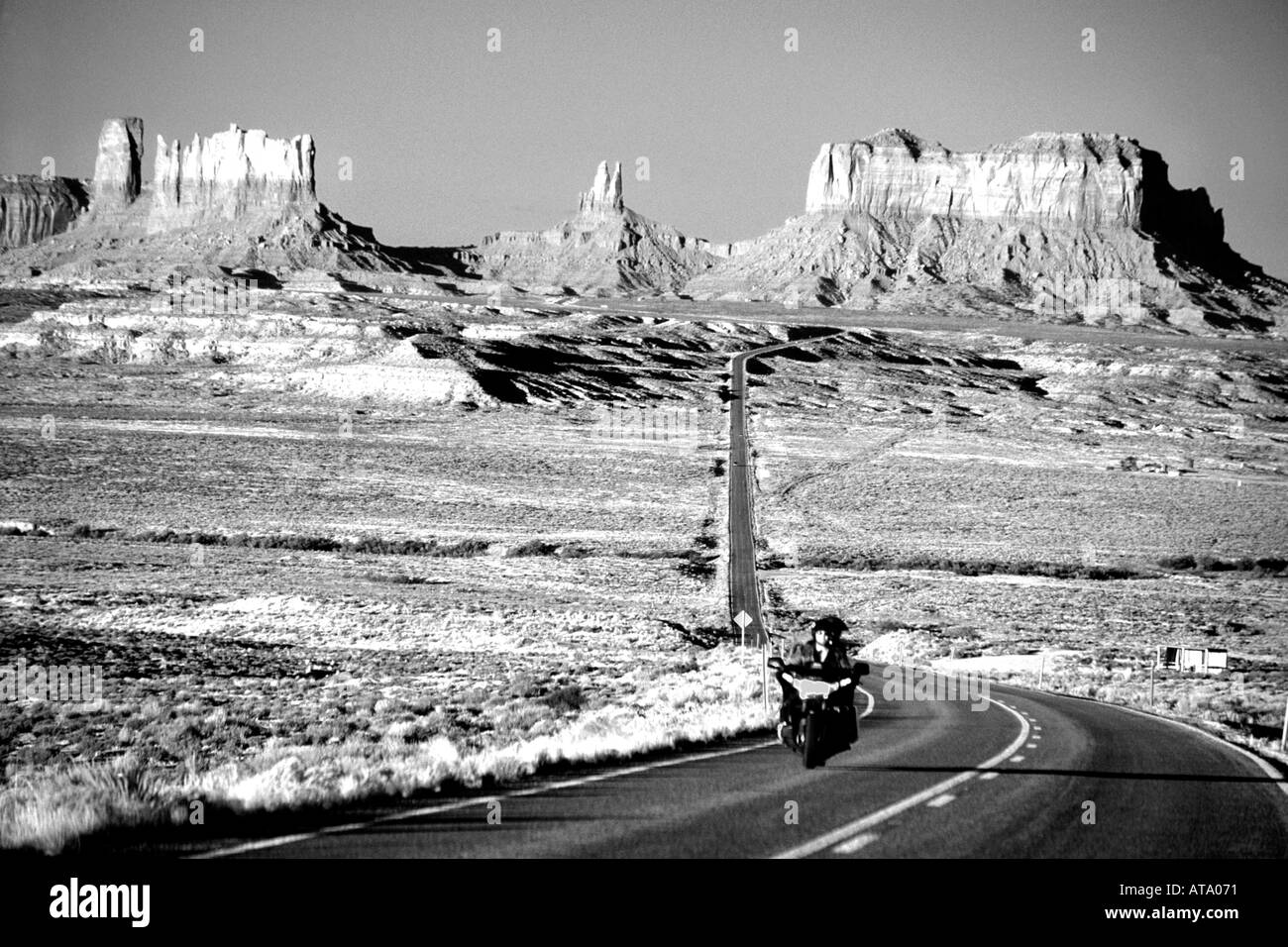 USA Arizona Monument Valley Highway Motocyle schwarz / weiß Stockfoto