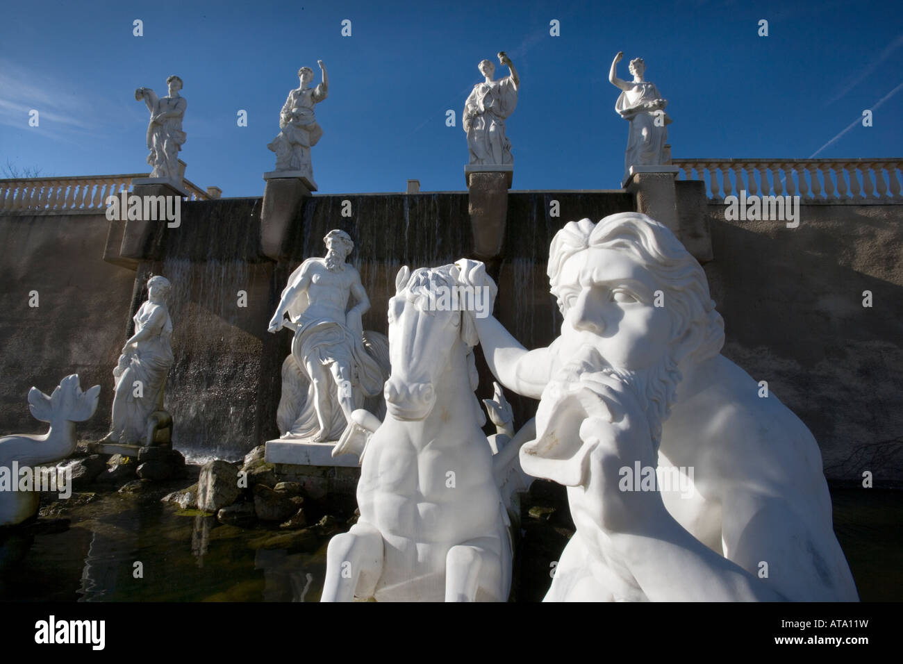 Nachahmung der Trevi-Brunnen von Rom auf dem Gelände der Freude von Mondo Verde Landgraaf, Niederlande Stockfoto