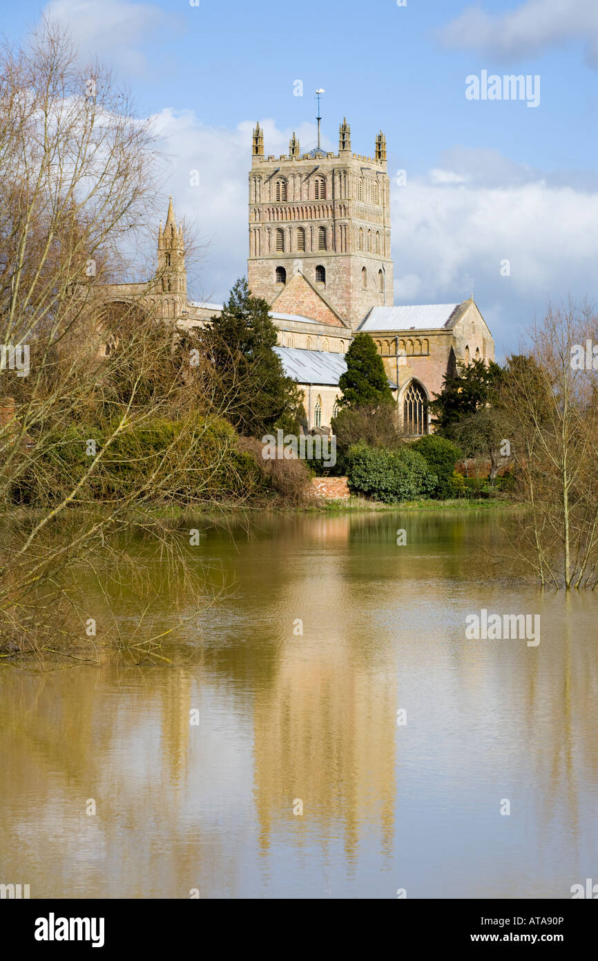 Überschwemmungen, die rund um die Abtei von Tewkesbury, Gloucestershire im März 2007 Stockfoto